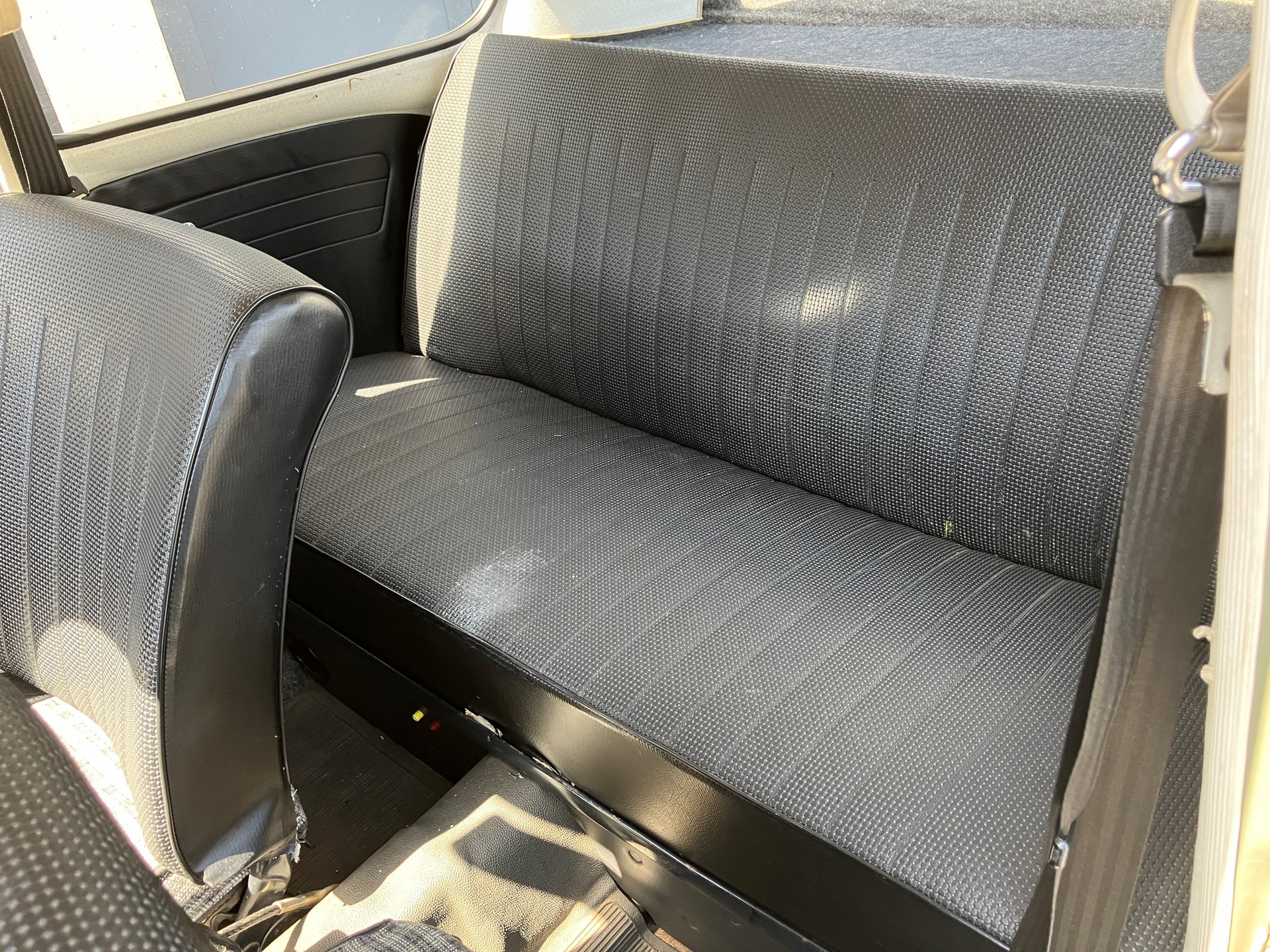 VW Käfer 1300 L-image-11