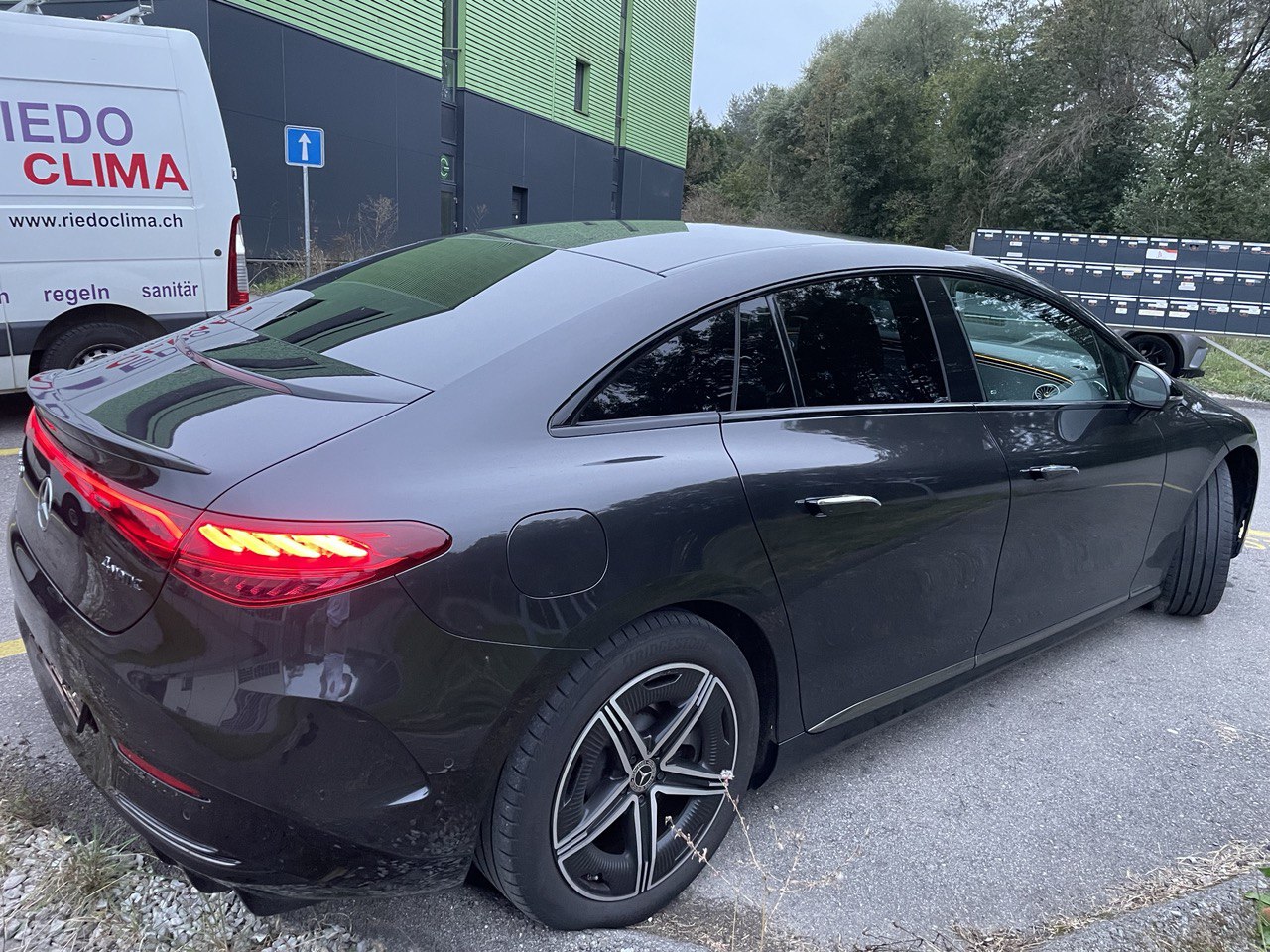 MERCEDES-BENZ EQE 350 4 Matic AMG Line-image-6
