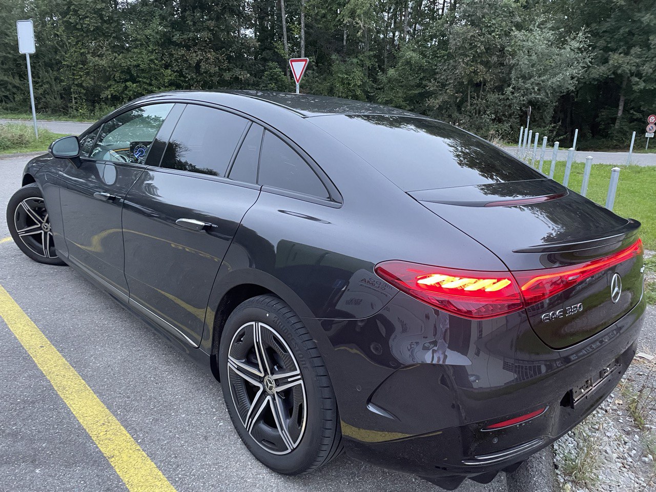 MERCEDES-BENZ EQE 350 4 Matic AMG Line-image-5