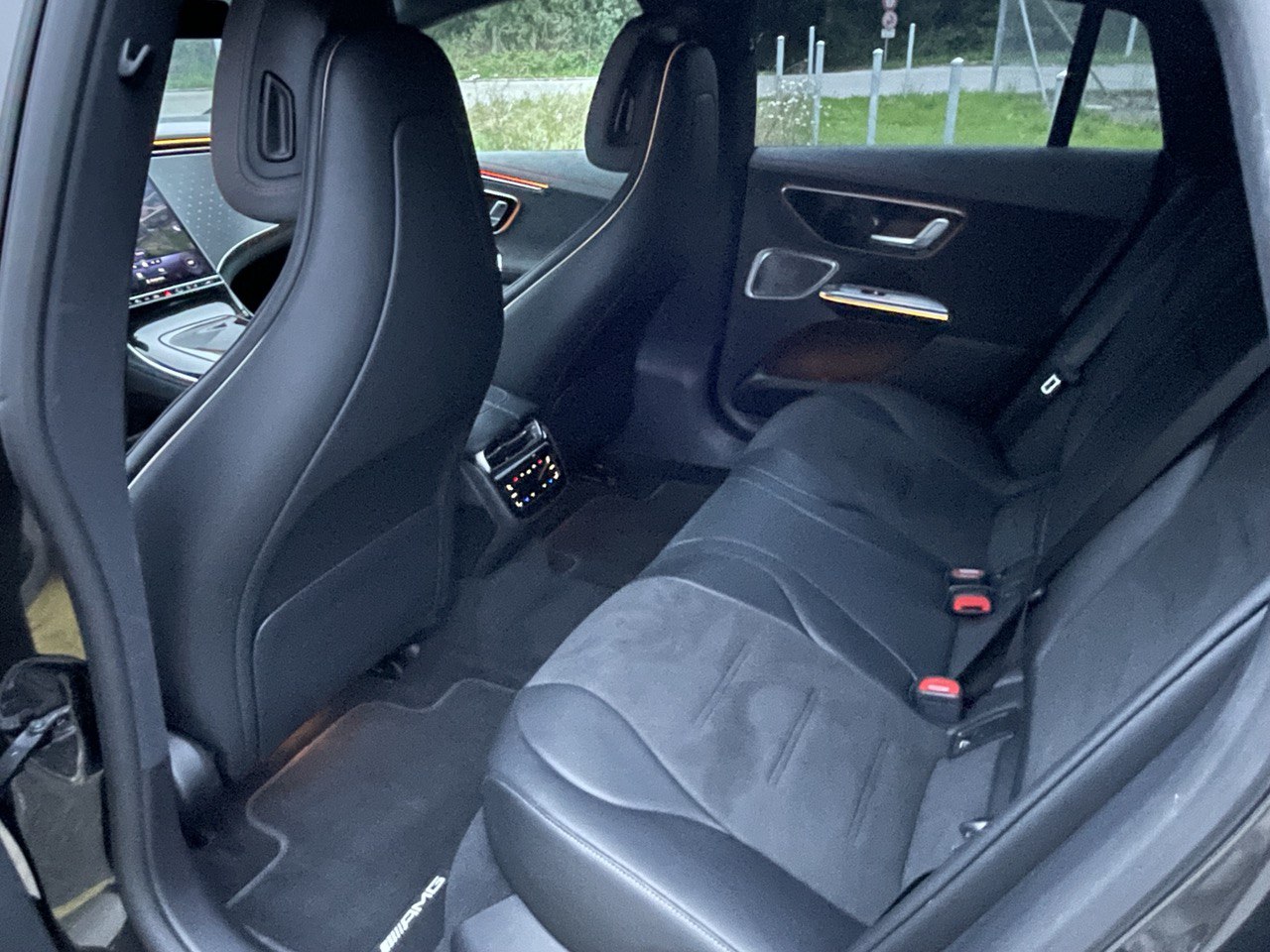 MERCEDES-BENZ EQE 350 4 Matic AMG Line-image-12