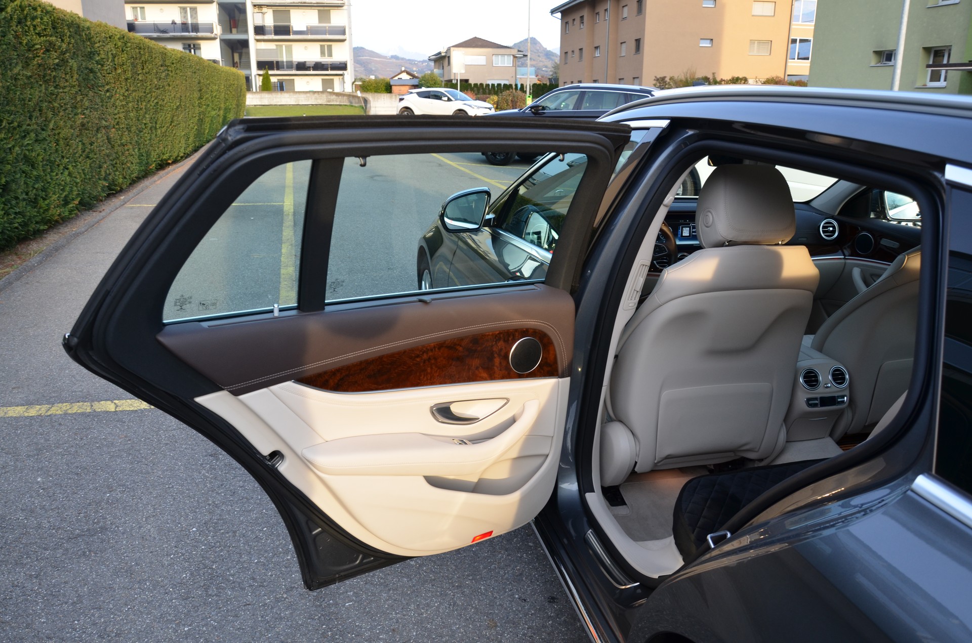 MERCEDES-BENZ E 250 Exclusive 9G-Tronic-image-16