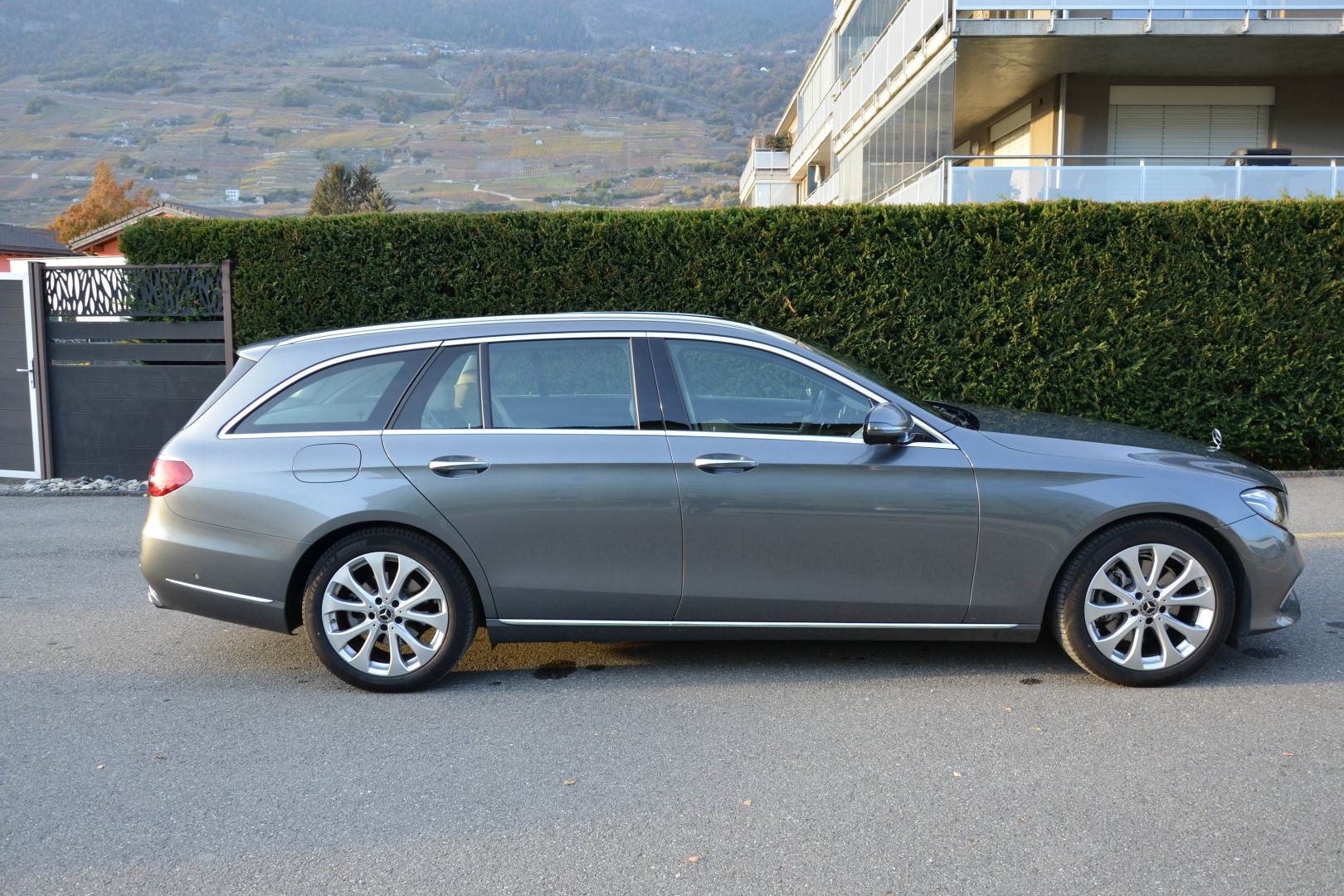 MERCEDES-BENZ E 250 Exclusive 9G-Tronic-image-4