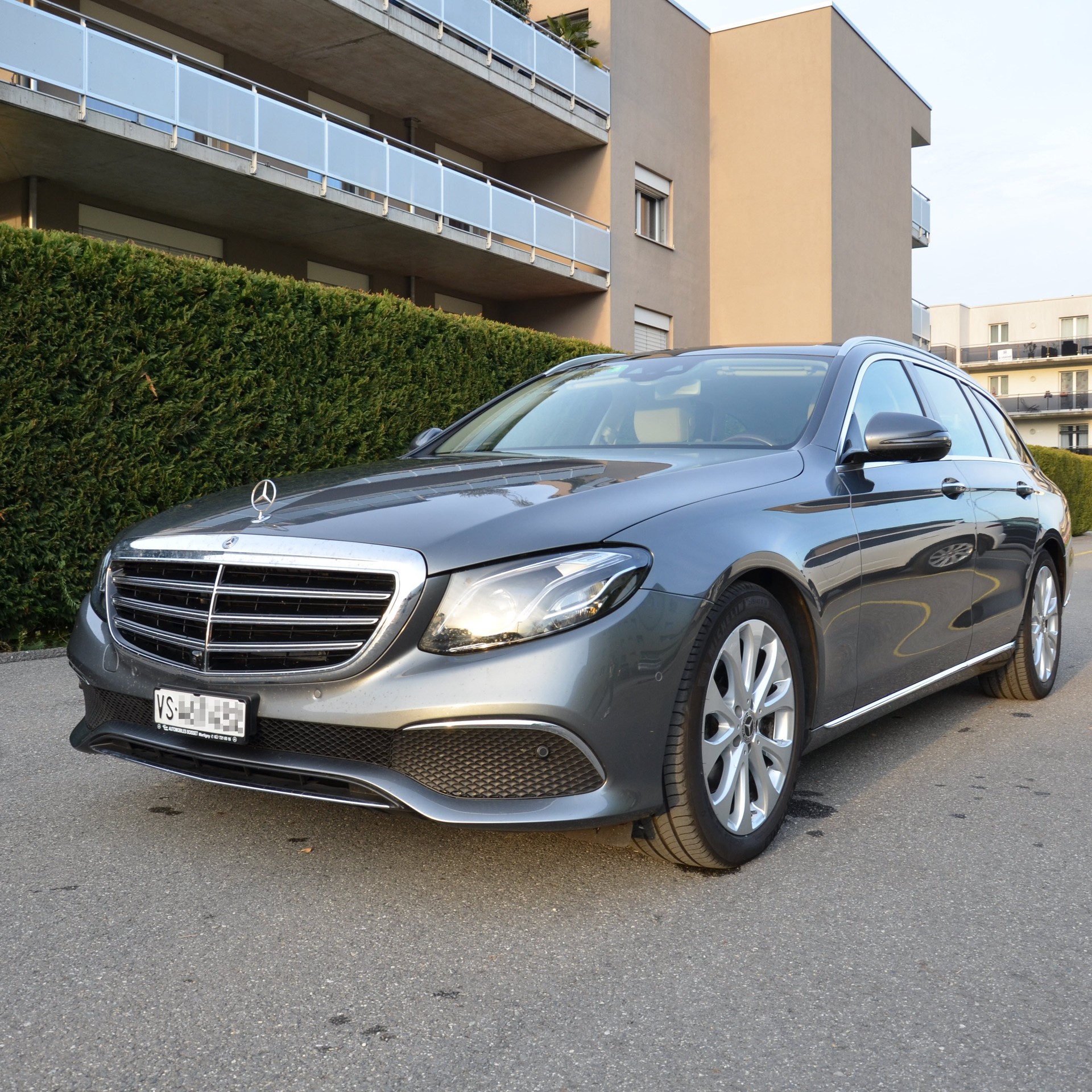 MERCEDES-BENZ E 250 Exclusive 9G-Tronic-image-1