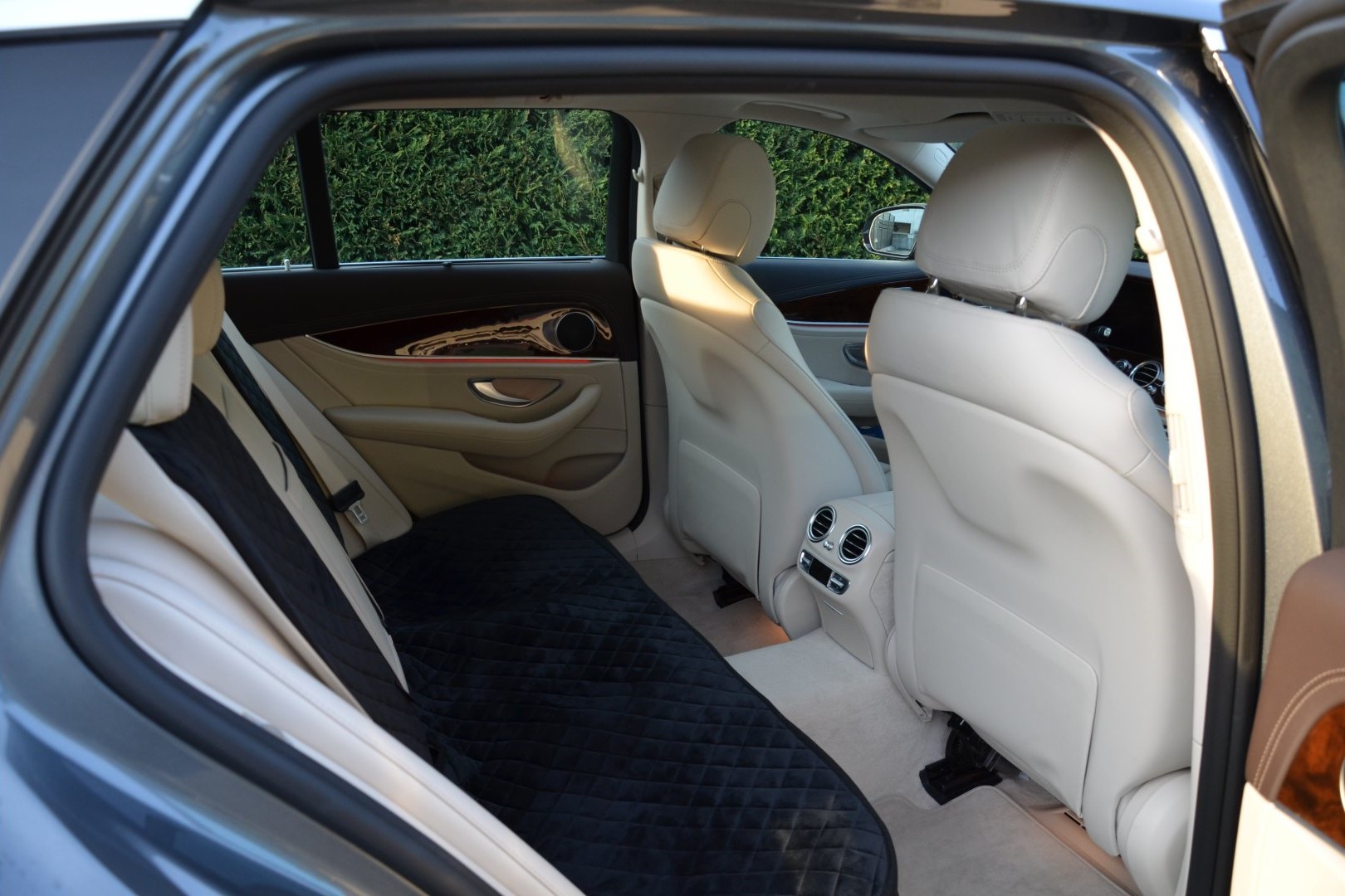 MERCEDES-BENZ E 250 Exclusive 9G-Tronic-image-10