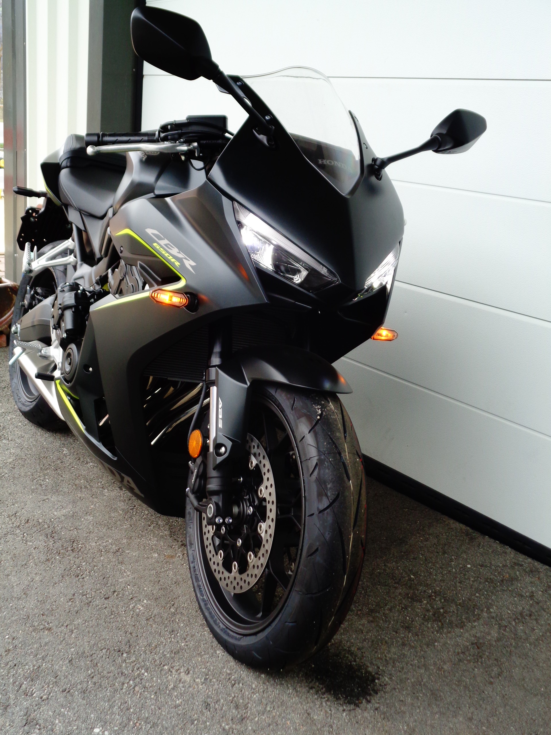 HONDA CBR 650 R E-Clutch-showroom-element-3