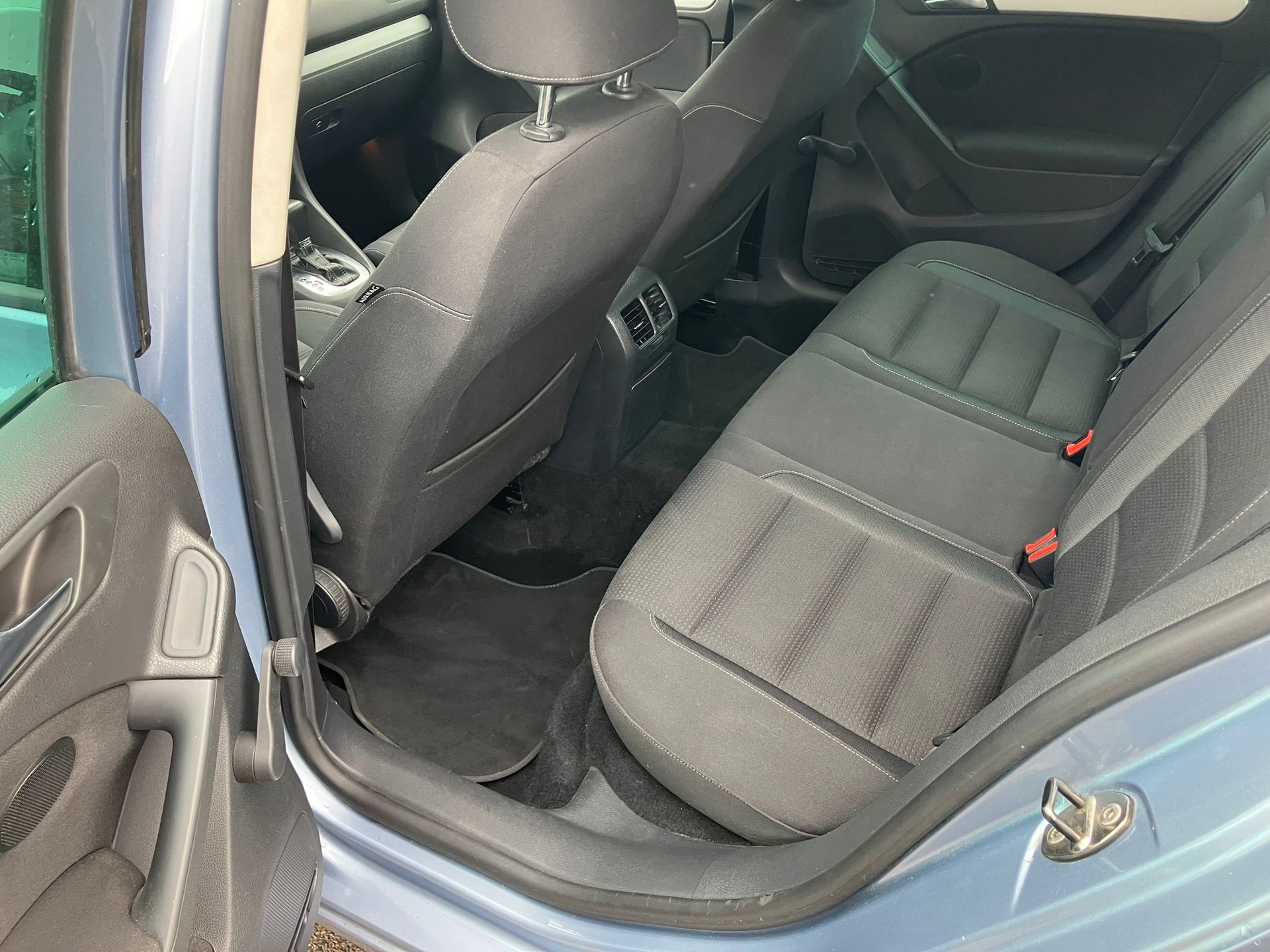 VW Golf VI 1.6 TDI DSG Automat-image-5