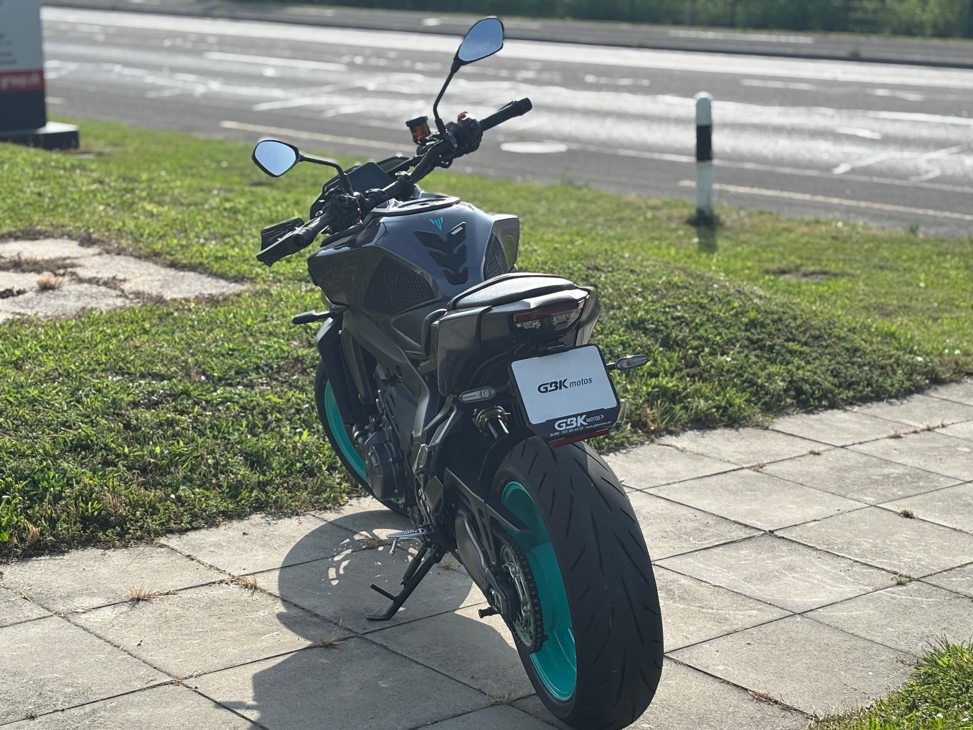 YAMAHA MT-09 Y-AMT-showroom-element-3