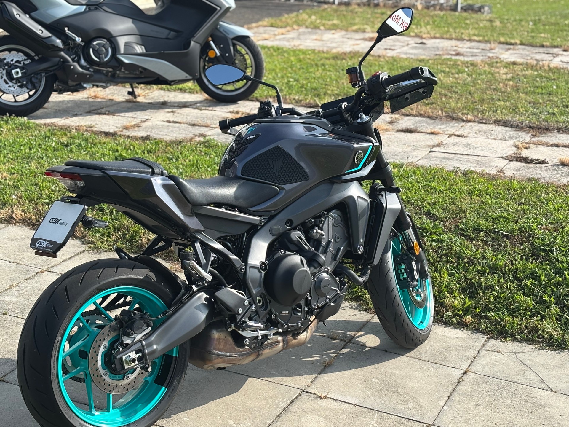 YAMAHA MT-09 Y-AMT-showroom-element-2