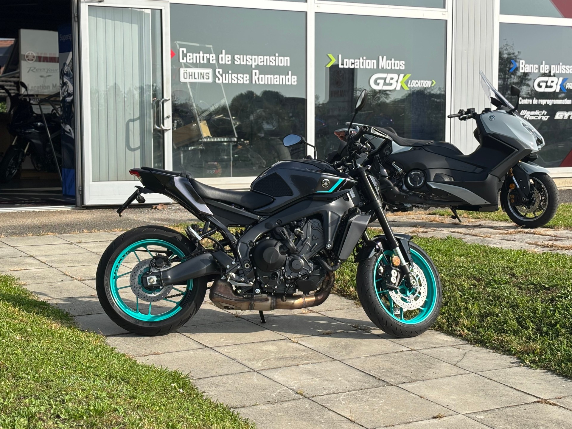 YAMAHA MT-09 Y-AMT-showroom-element-1
