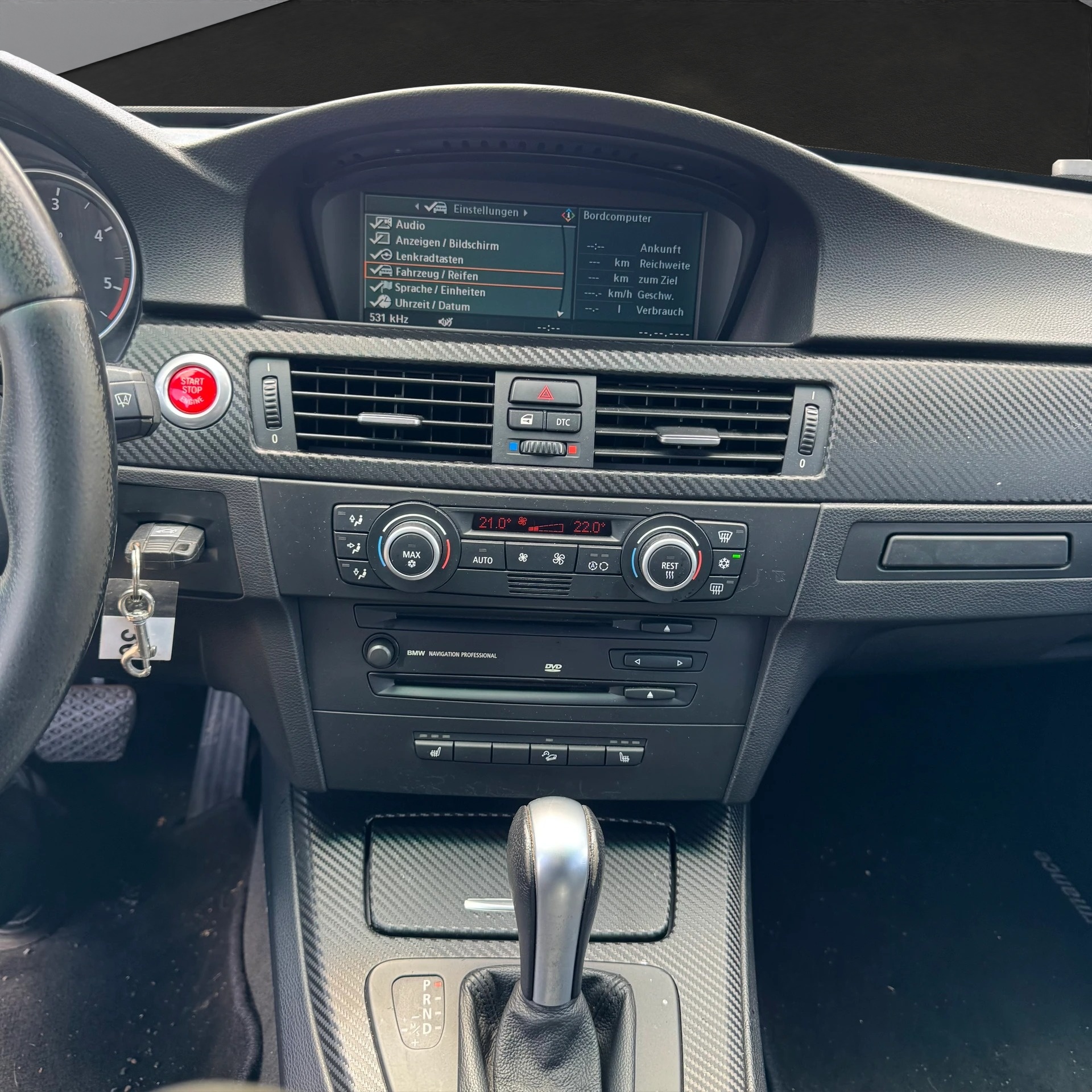 BMW 330xd Touring-image-11