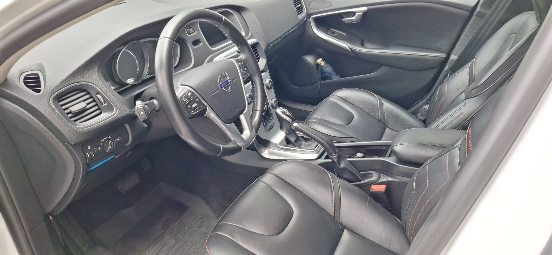 VOLVO V40 D4 OceanRace Geartronic-image-4