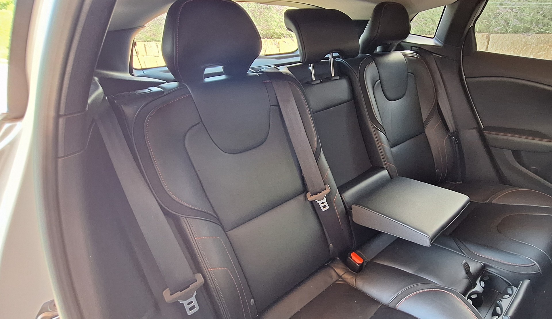VOLVO V40 D4 OceanRace Geartronic-image-9