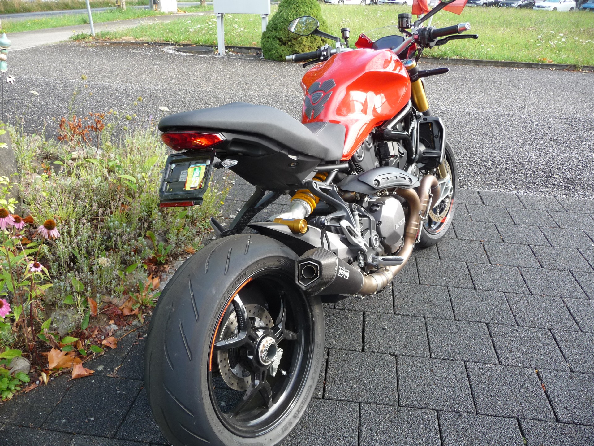 DUCATI Monster 1200 S-showroom-element-3