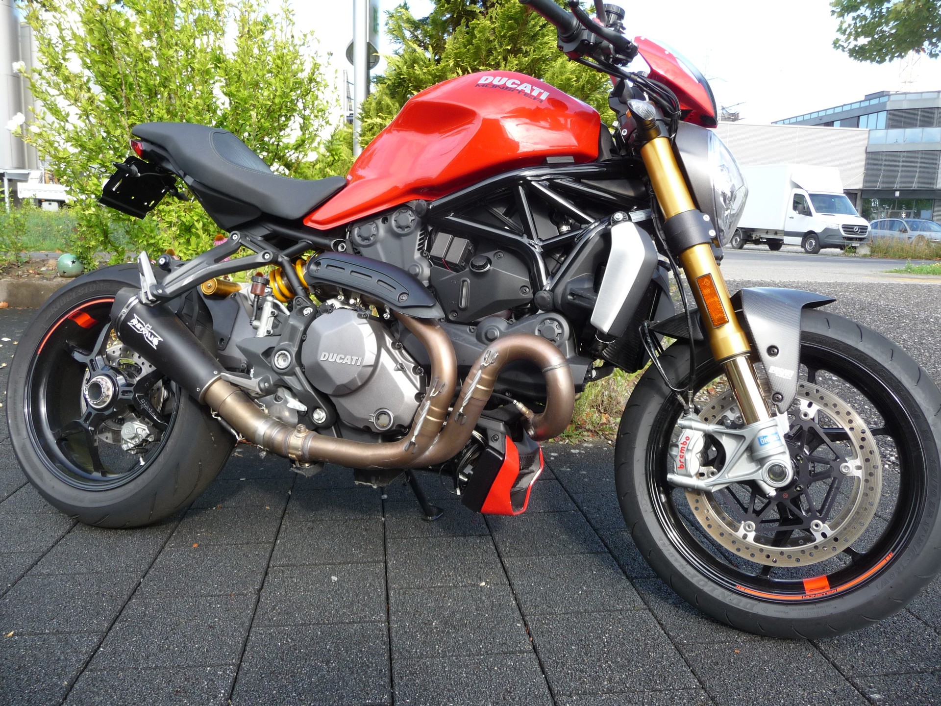 DUCATI Monster 1200 S-showroom-element-1