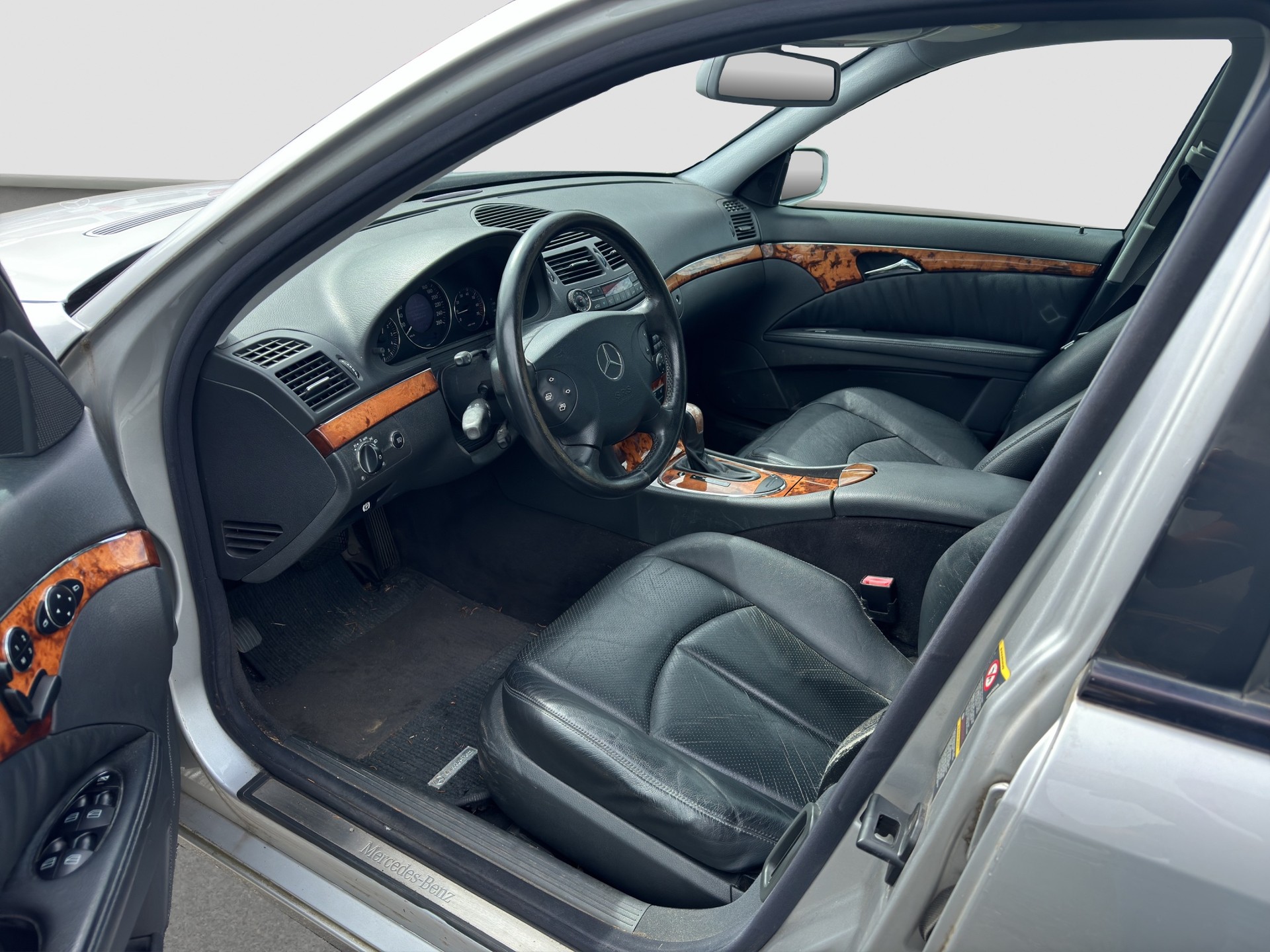 MERCEDES-BENZ E 320 Avantgarde 4Matic Automatic-image-6