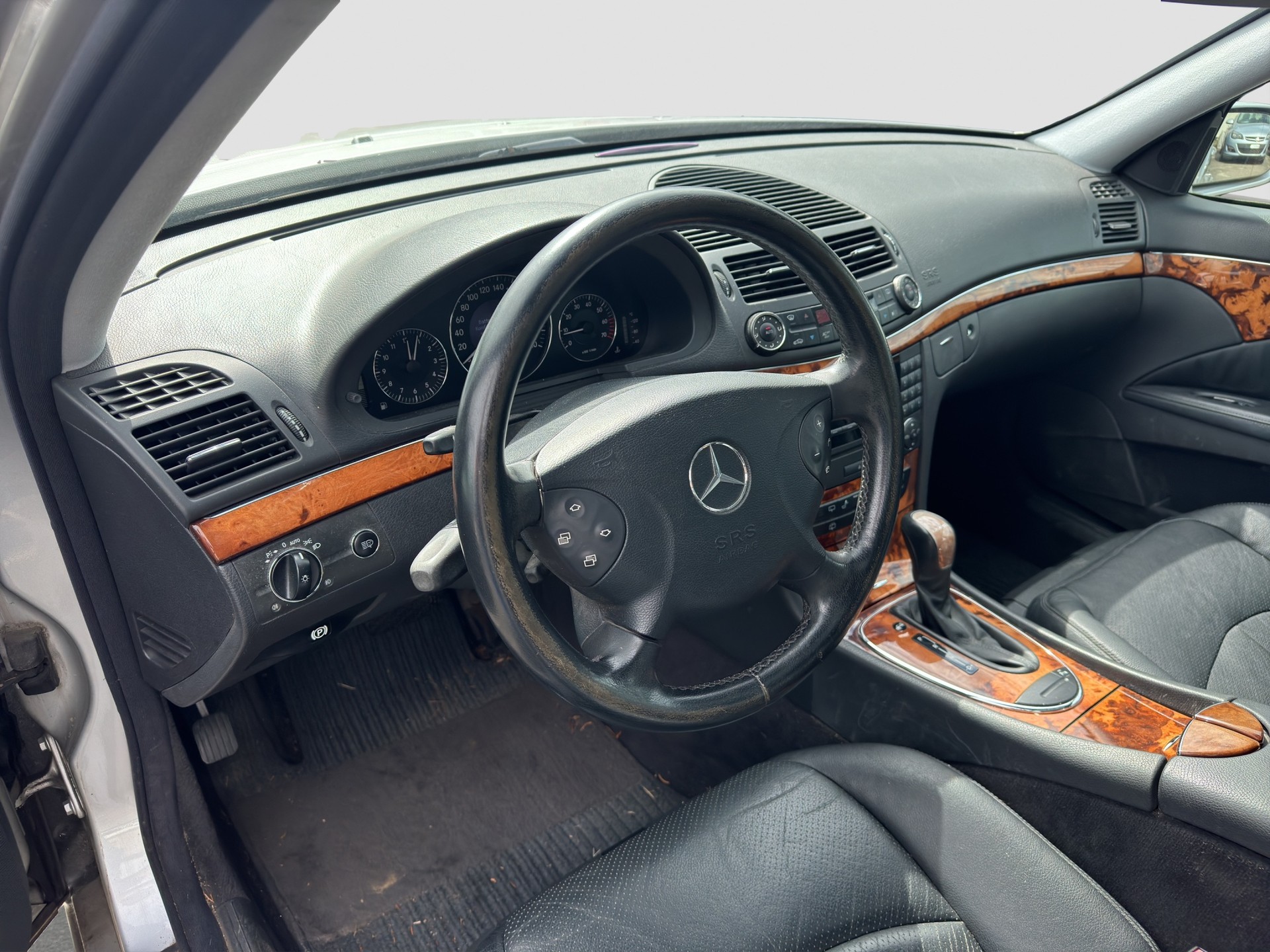 MERCEDES-BENZ E 320 Avantgarde 4Matic Automatic-image-5