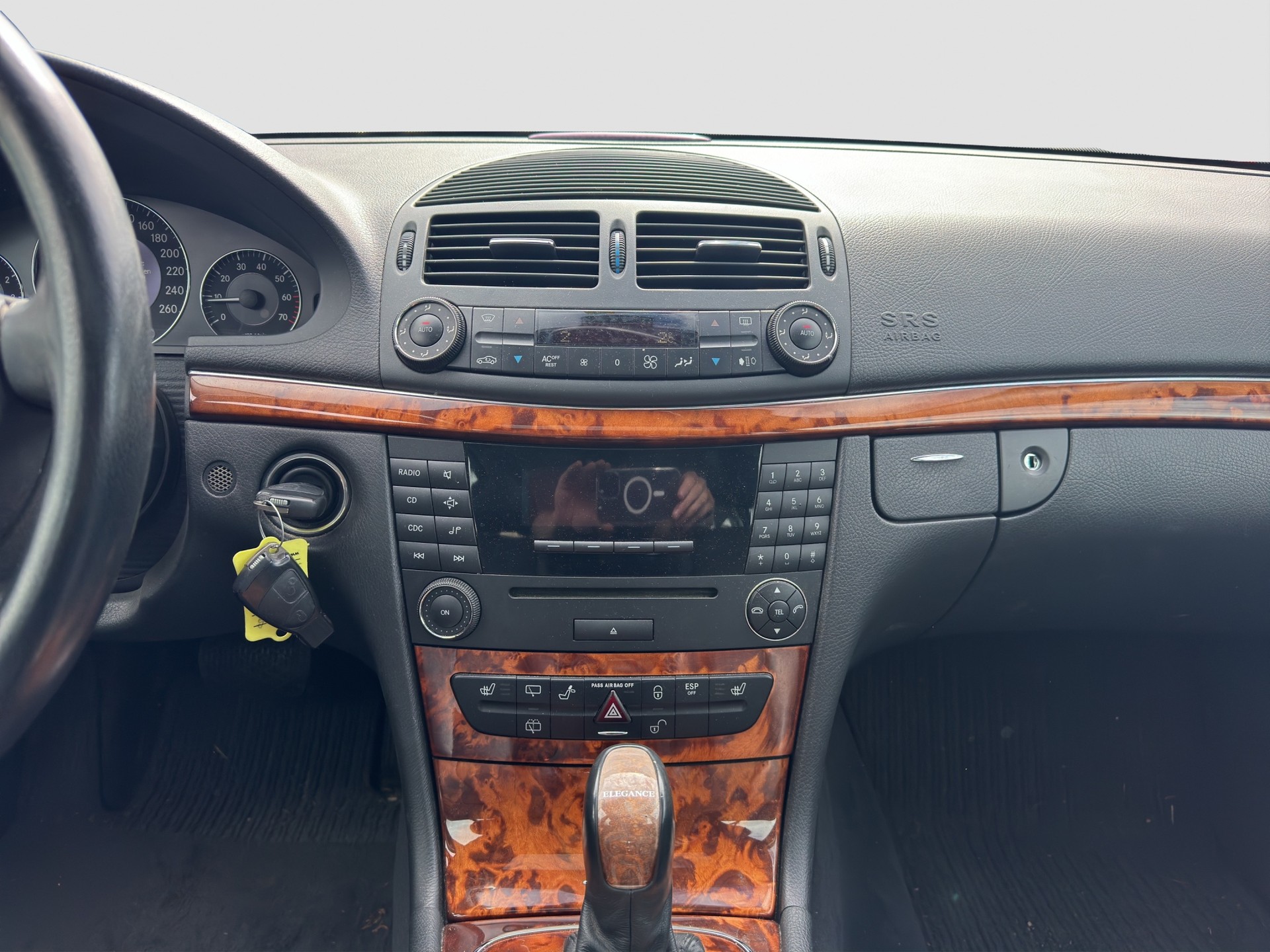 MERCEDES-BENZ E 320 Avantgarde 4Matic Automatic-image-3