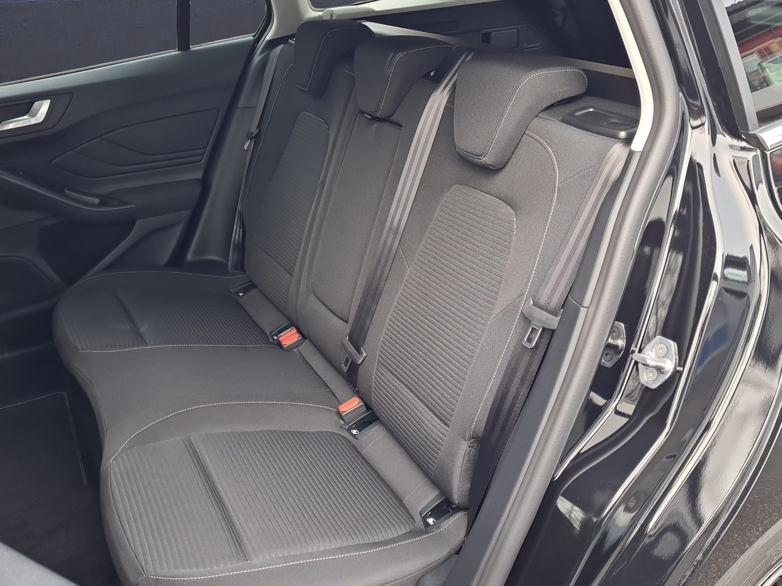 FORD Focus Kombi 1.0i EcoBoost Hybrid 155 PS Titanium X AUTOMAT-image-12