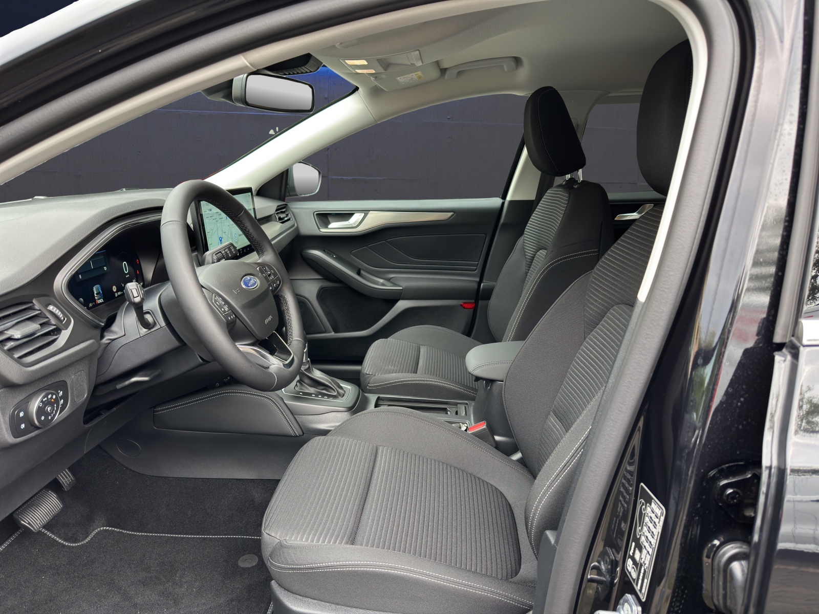 FORD Focus Kombi 1.0i EcoBoost Hybrid 155 PS Titanium X AUTOMAT-image-6