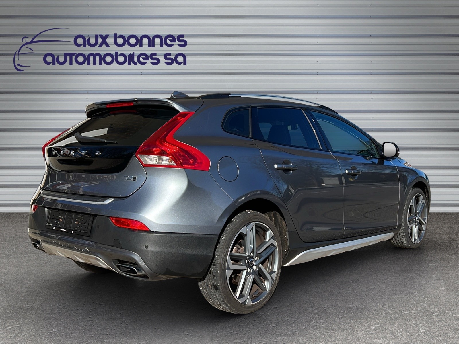 VOLVO V40 Cross Country T4 AWD Lyx Geartronic-image-3