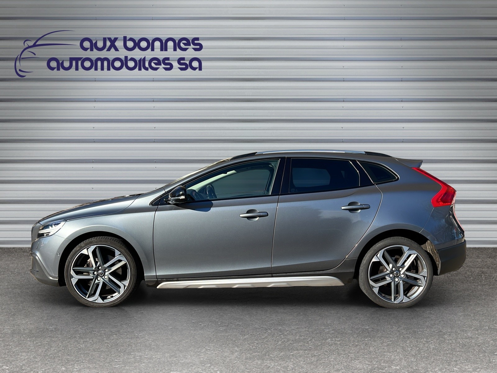 VOLVO V40 Cross Country T4 AWD Lyx Geartronic-image-5