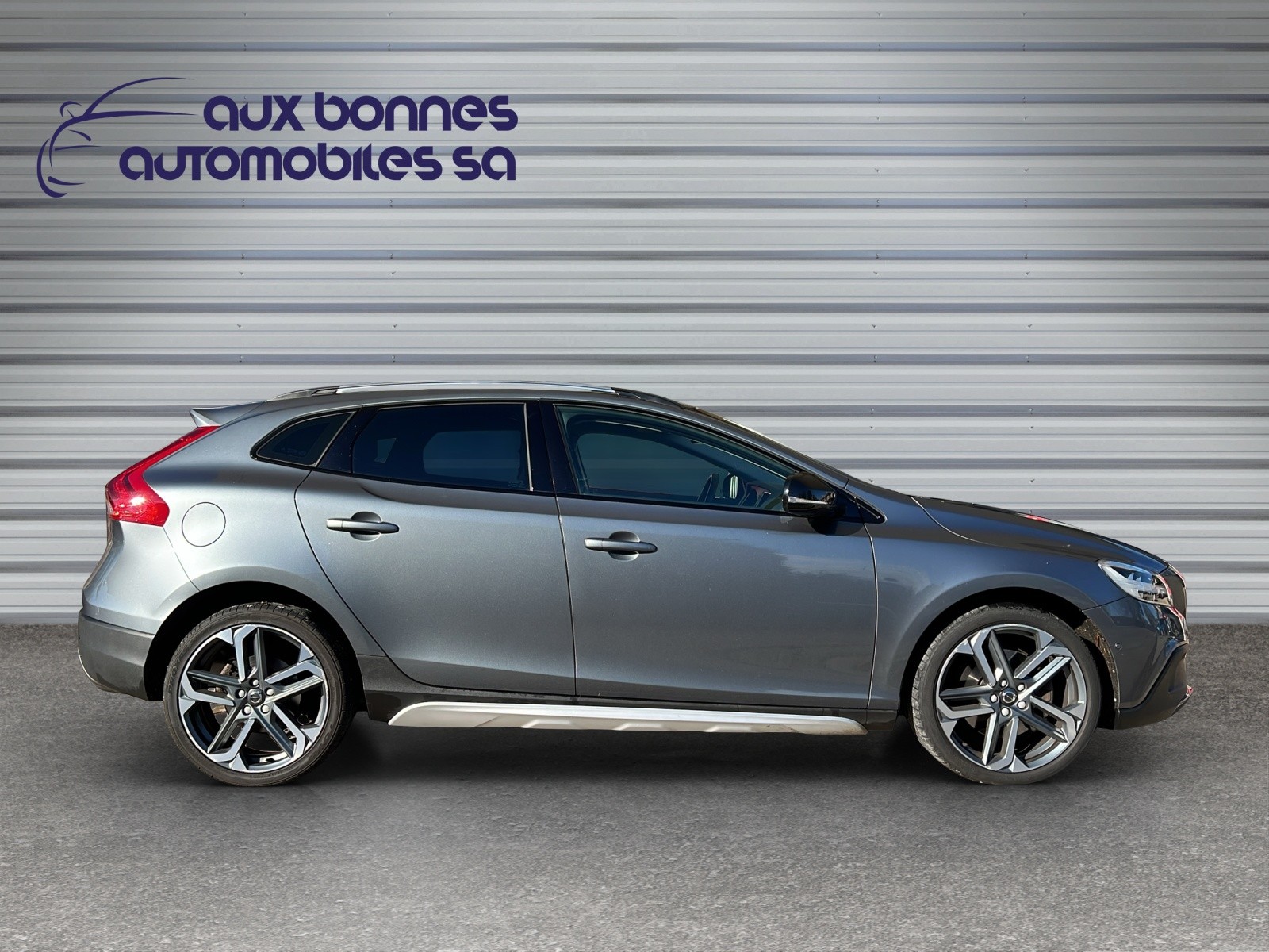 VOLVO V40 Cross Country T4 AWD Lyx Geartronic-image-7