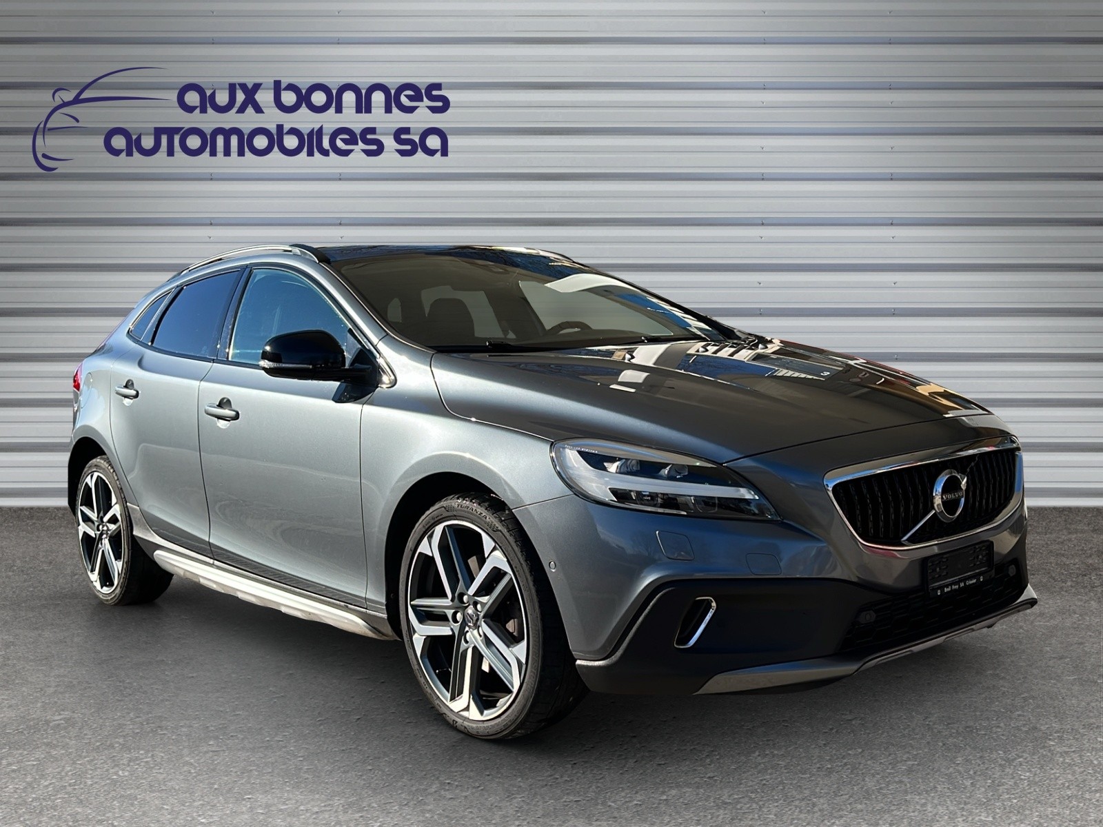 VOLVO V40 Cross Country T4 AWD Lyx Geartronic-image-2
