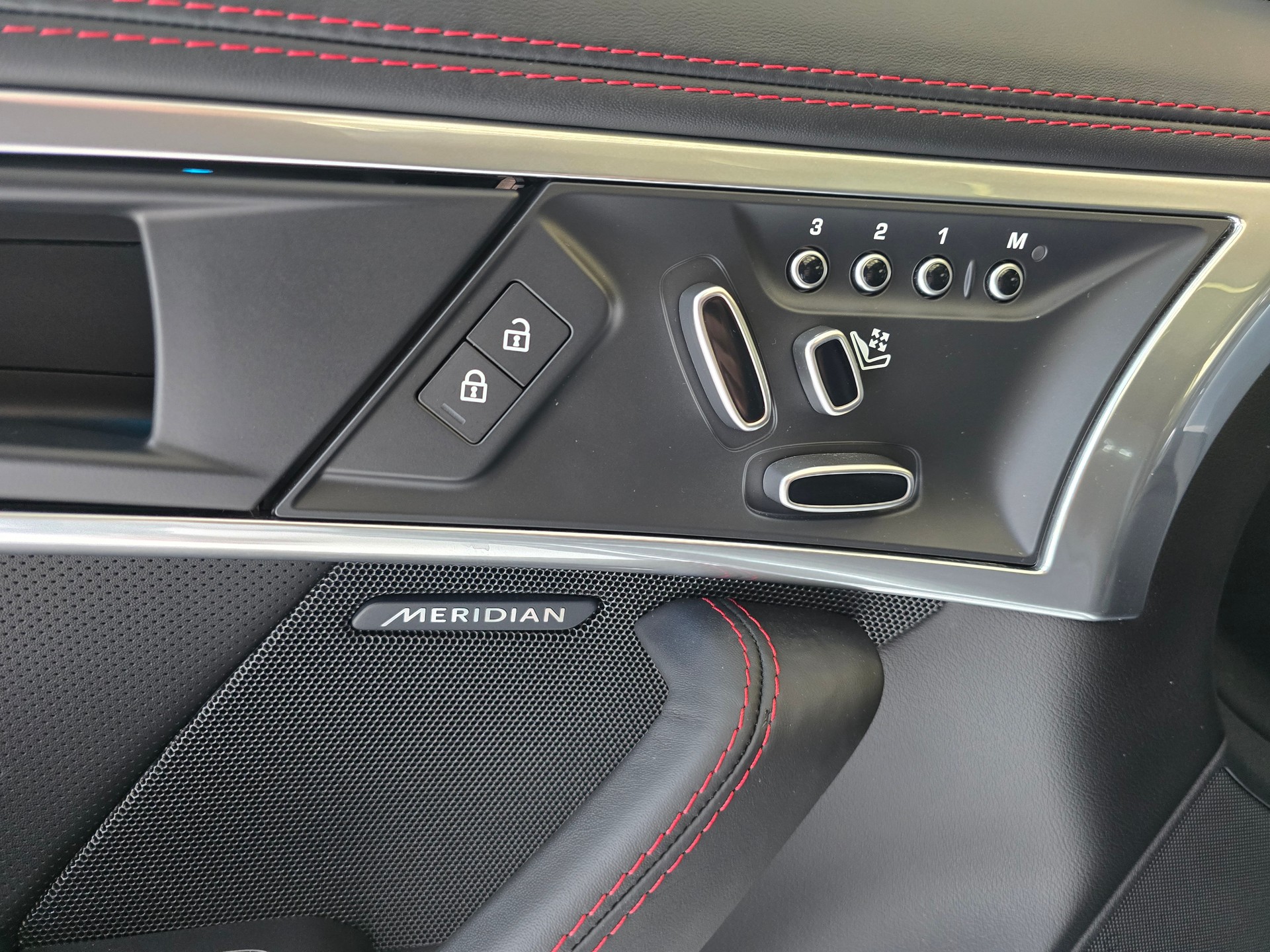 JAGUAR F-Type Coupé 5.0 V8 R75 Automatik AWD-image-17