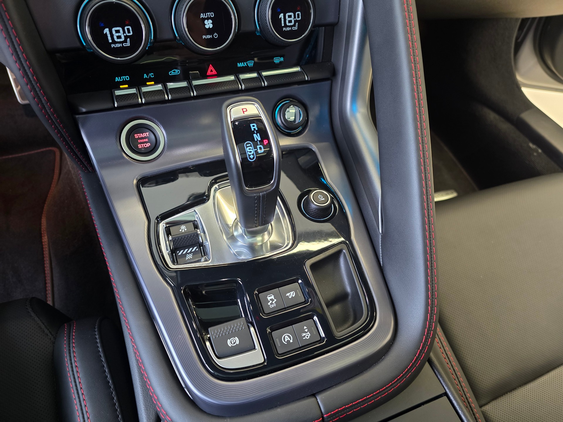 JAGUAR F-Type Coupé 5.0 V8 R75 Automatik AWD-image-14