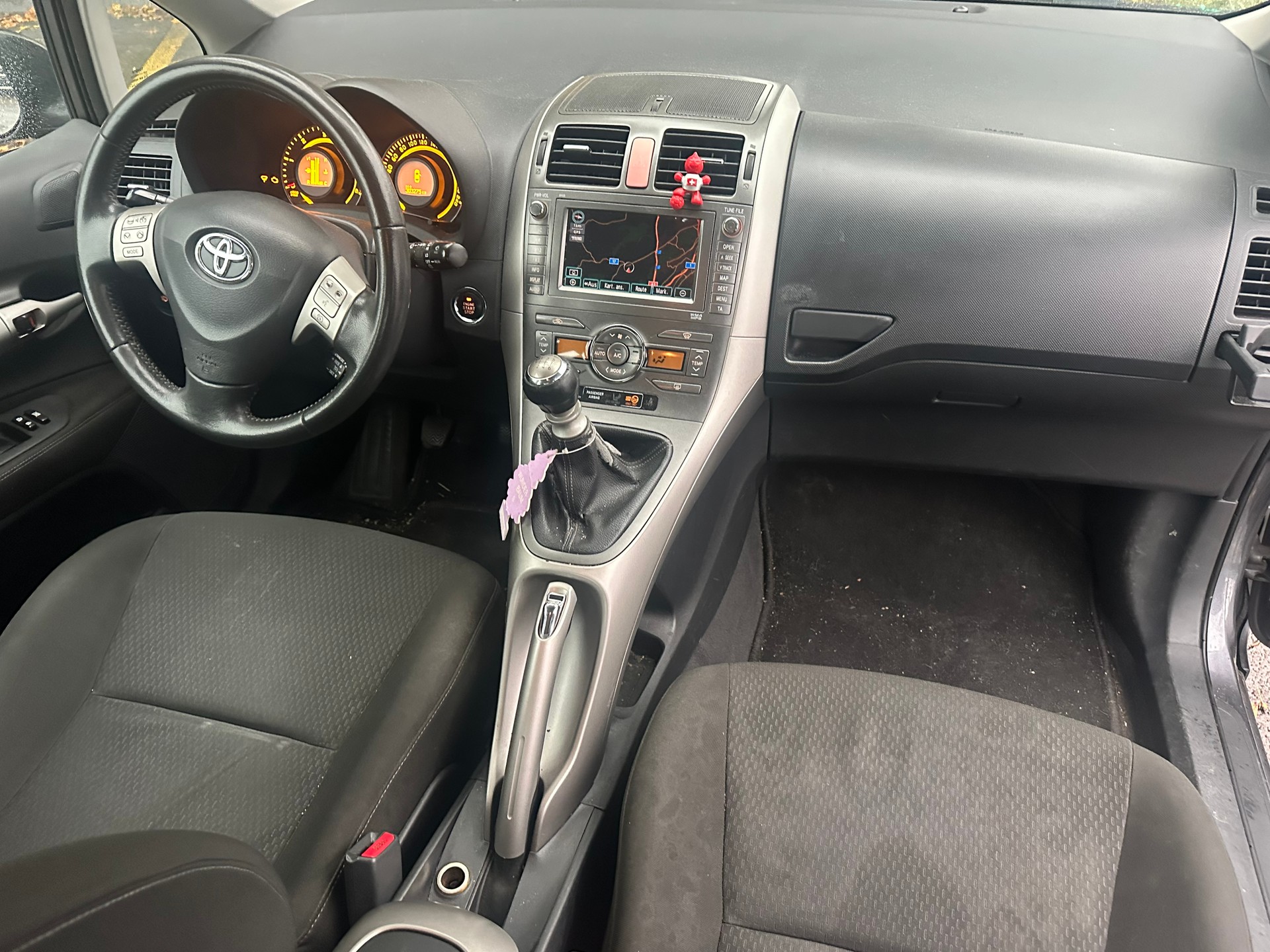 TOYOTA Auris 2.2 D-4D CleanPower Linea Sol Premium-image-9