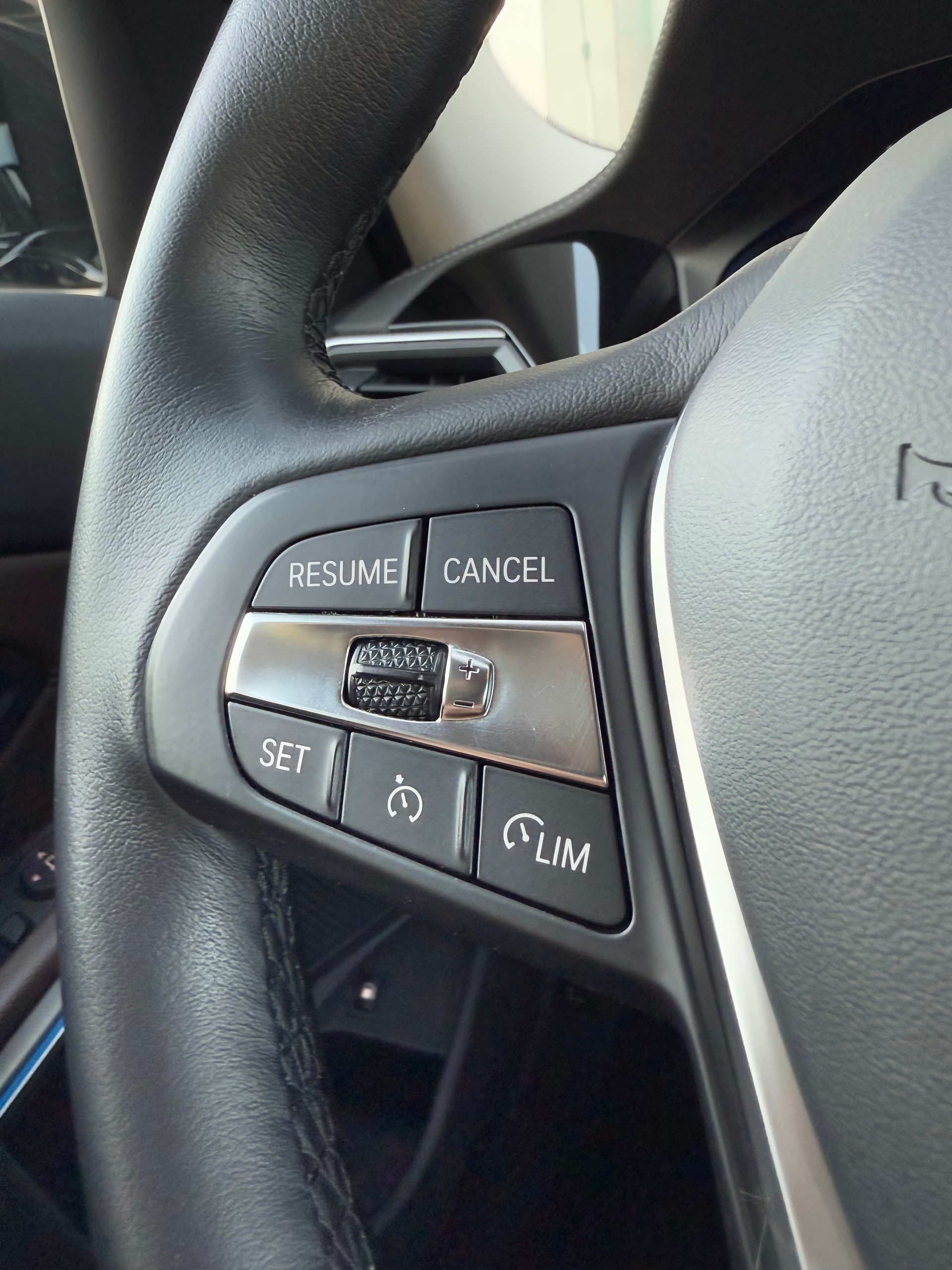 BMW 320e Steptronic-image-13