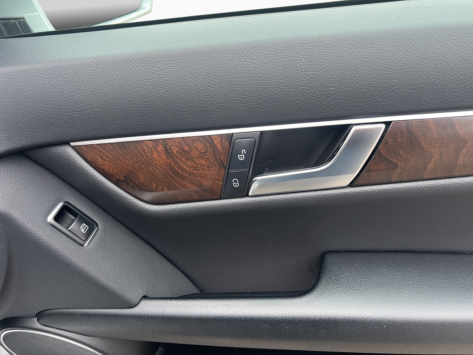 MERCEDES-BENZ C 180 Elégance 7G-Tronic-image-16