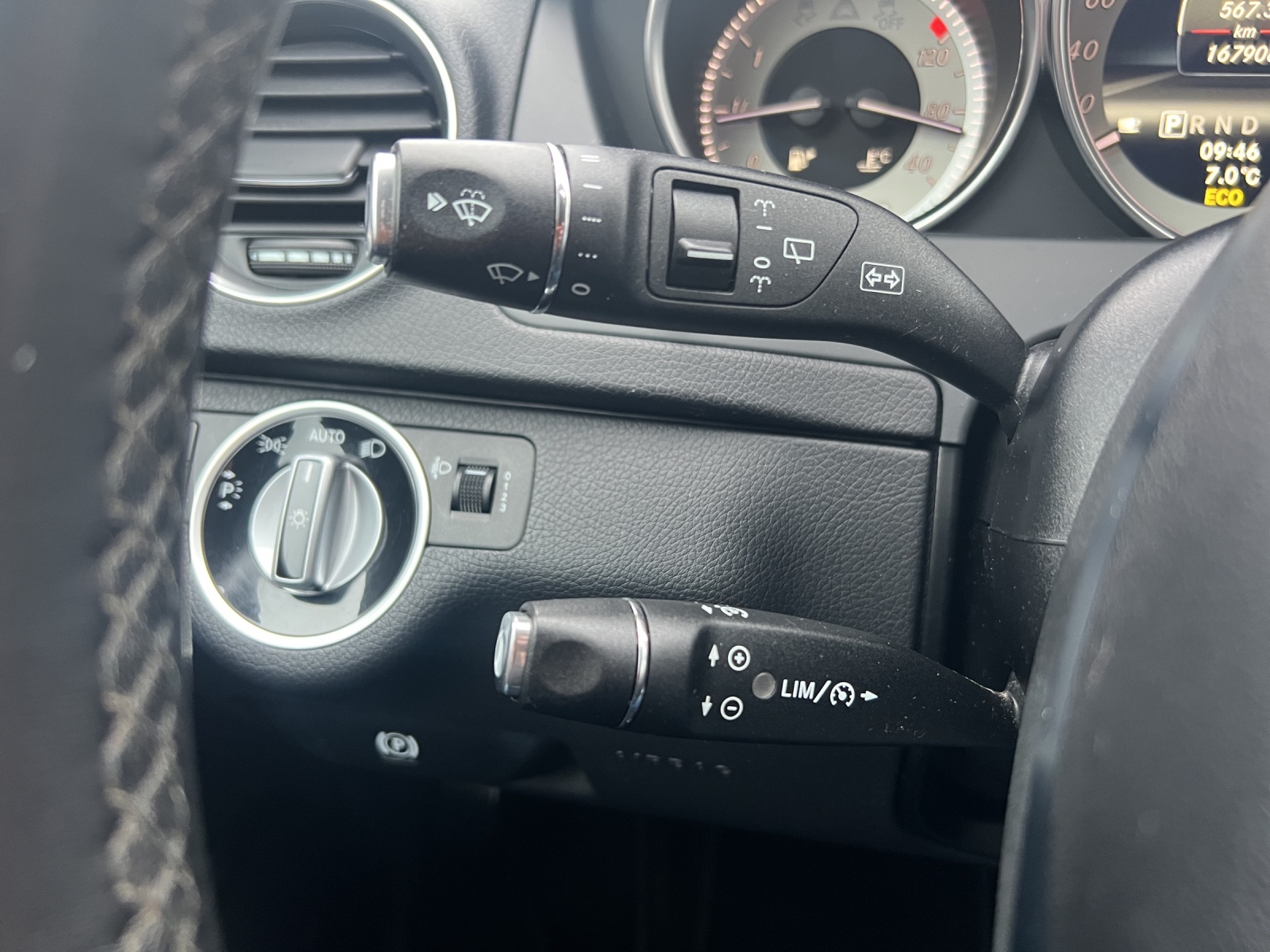 MERCEDES-BENZ C 180 Elégance 7G-Tronic-image-25