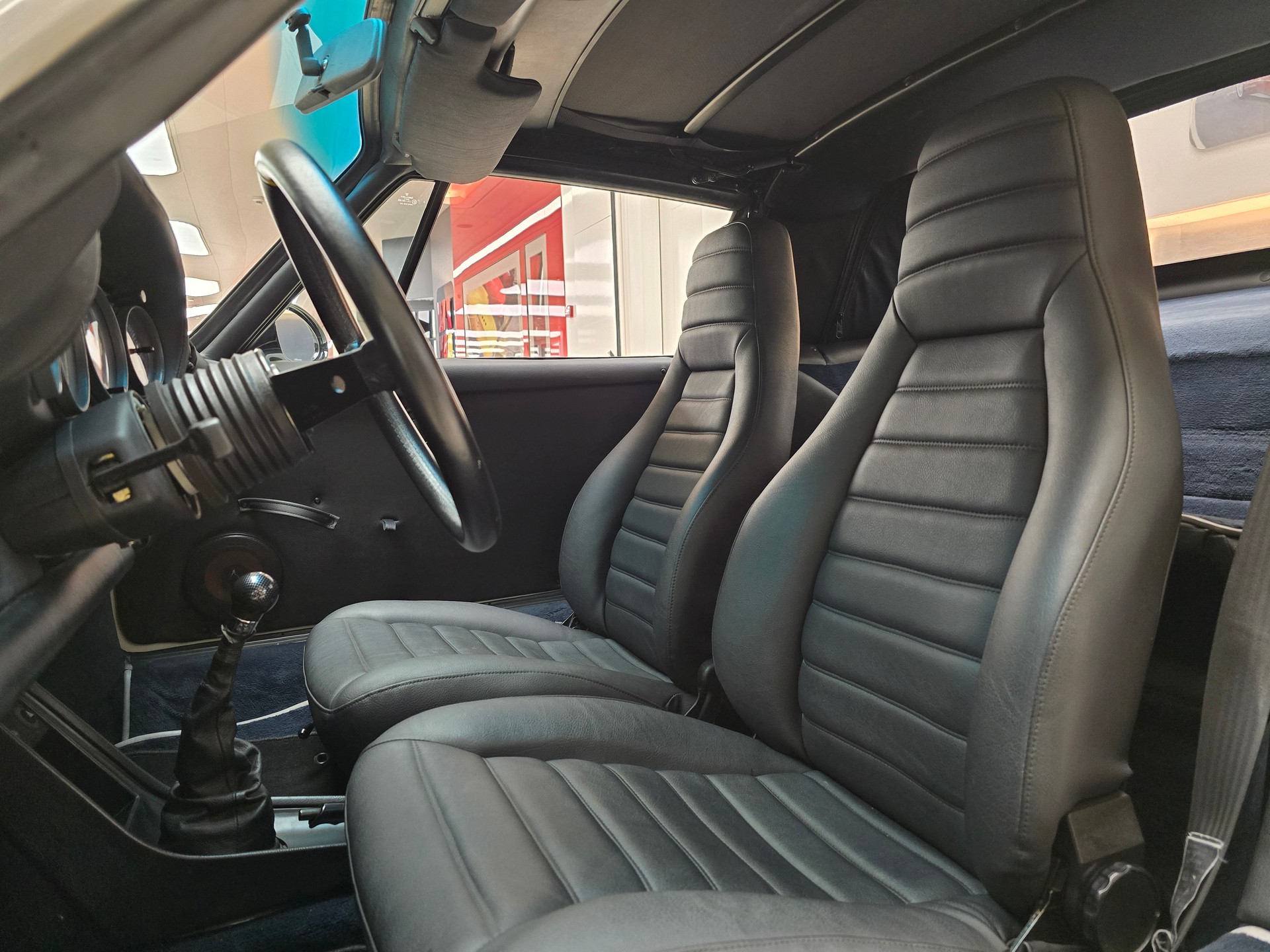 PORSCHE 911 Carrera Cabrio-image-9