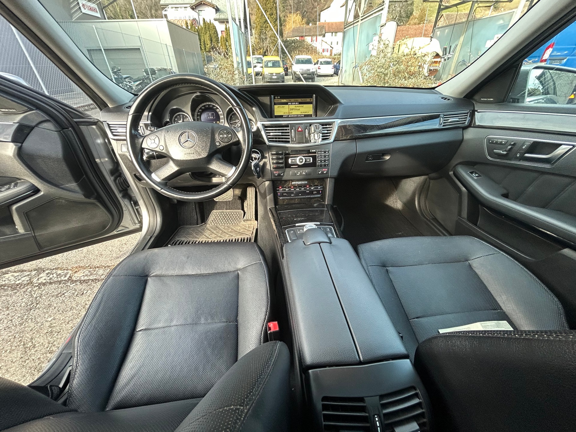 MERCEDES-BENZ E 350 CDI BlueEfficiency Elégance 4Matic 7G-Tronic-image-9