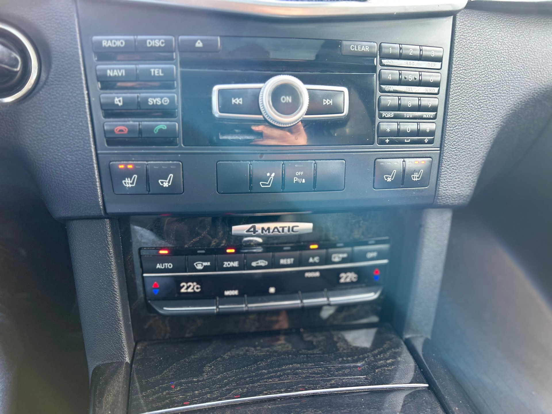 MERCEDES-BENZ E 350 CDI BlueEfficiency Elégance 4Matic 7G-Tronic-image-14