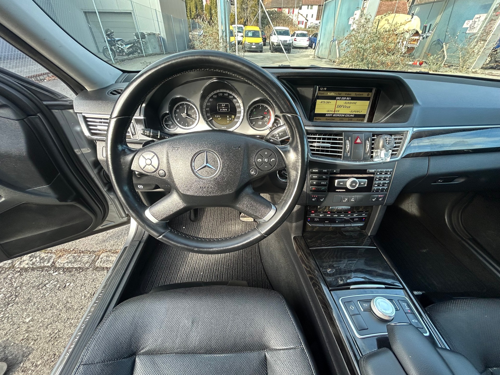 MERCEDES-BENZ E 350 CDI BlueEfficiency Elégance 4Matic 7G-Tronic-image-8