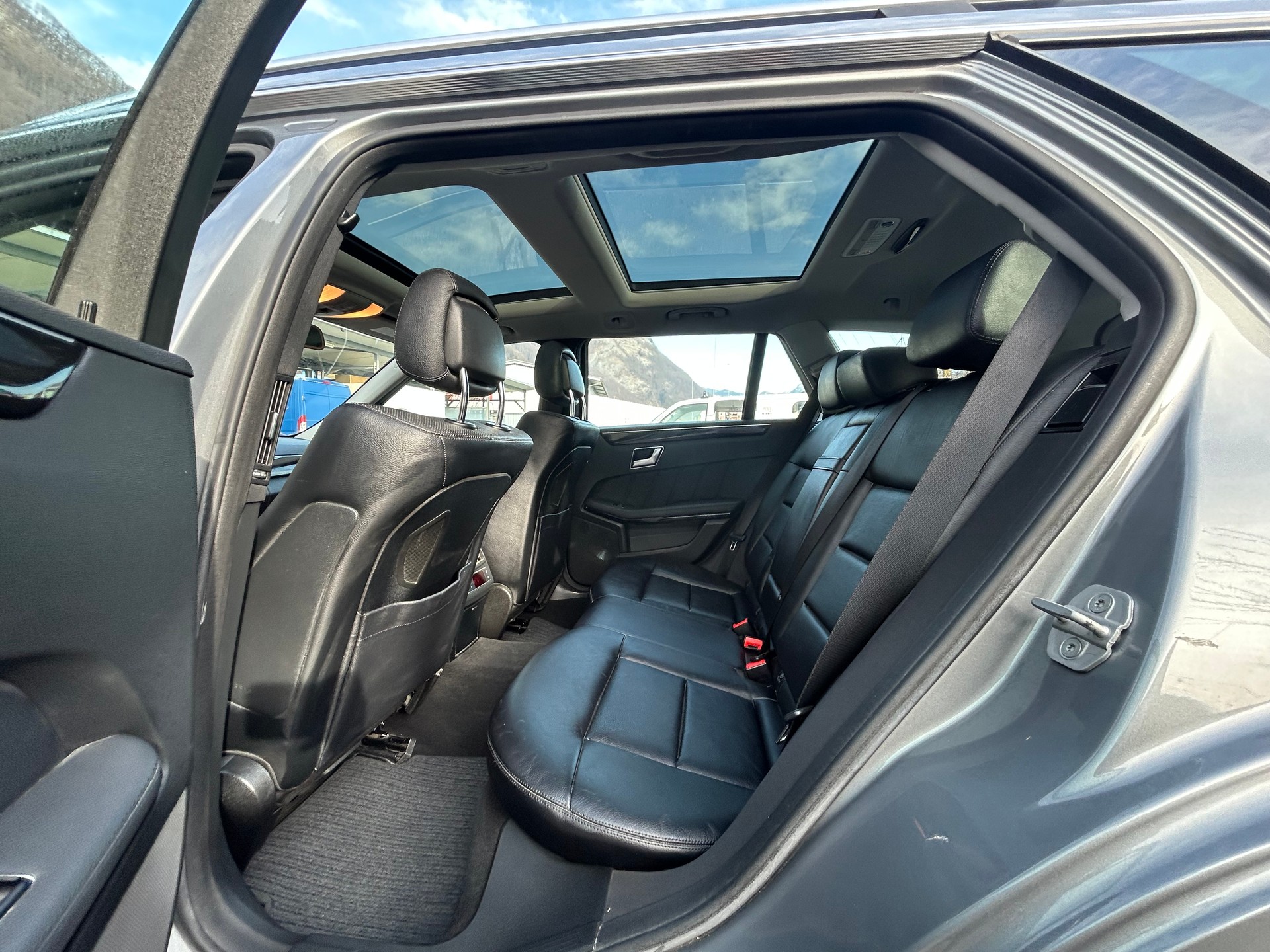 MERCEDES-BENZ E 350 CDI BlueEfficiency Elégance 4Matic 7G-Tronic-image-11