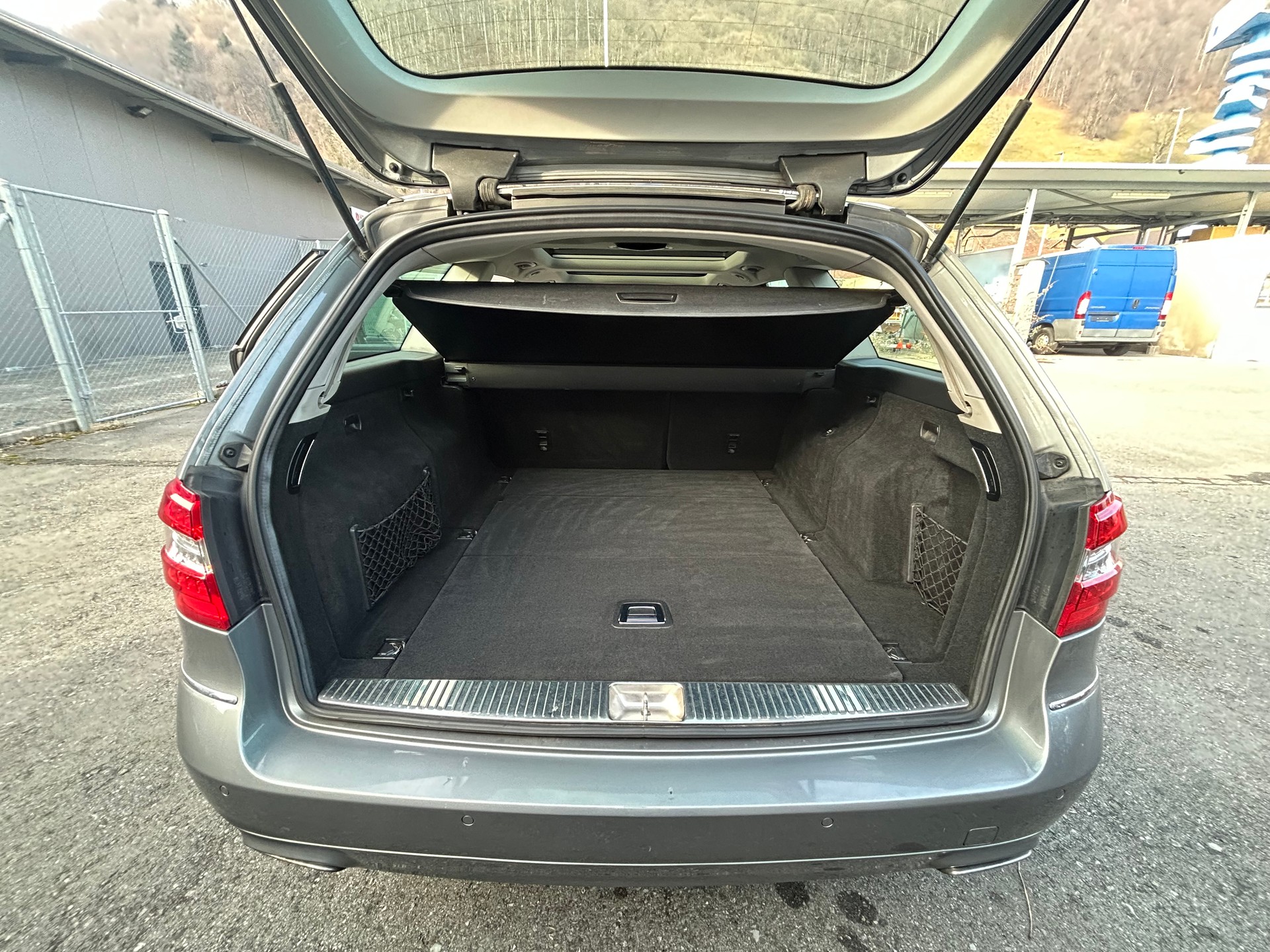 MERCEDES-BENZ E 350 CDI BlueEfficiency Elégance 4Matic 7G-Tronic-image-13