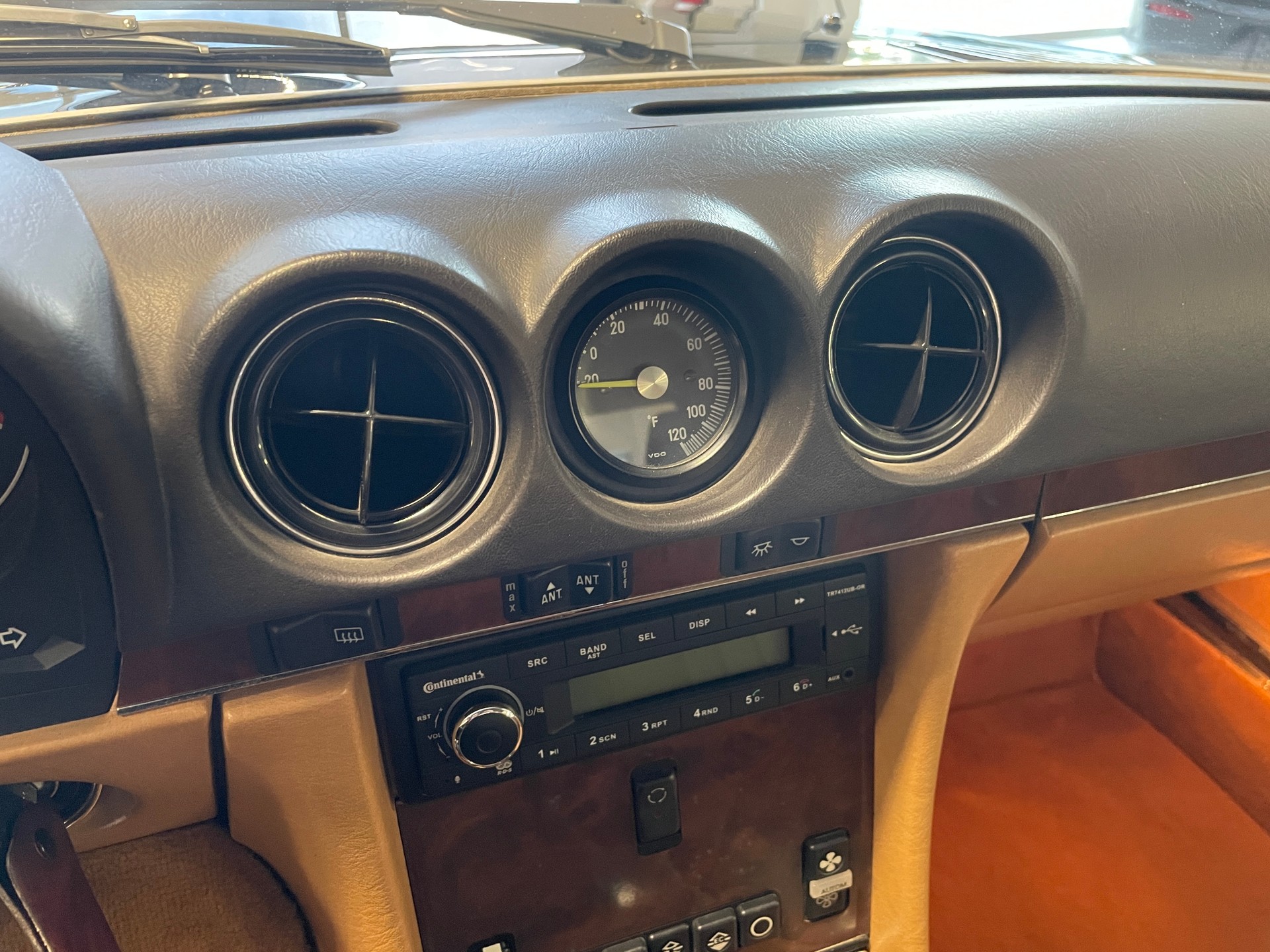 MERCEDES-BENZ SL 560-image-14