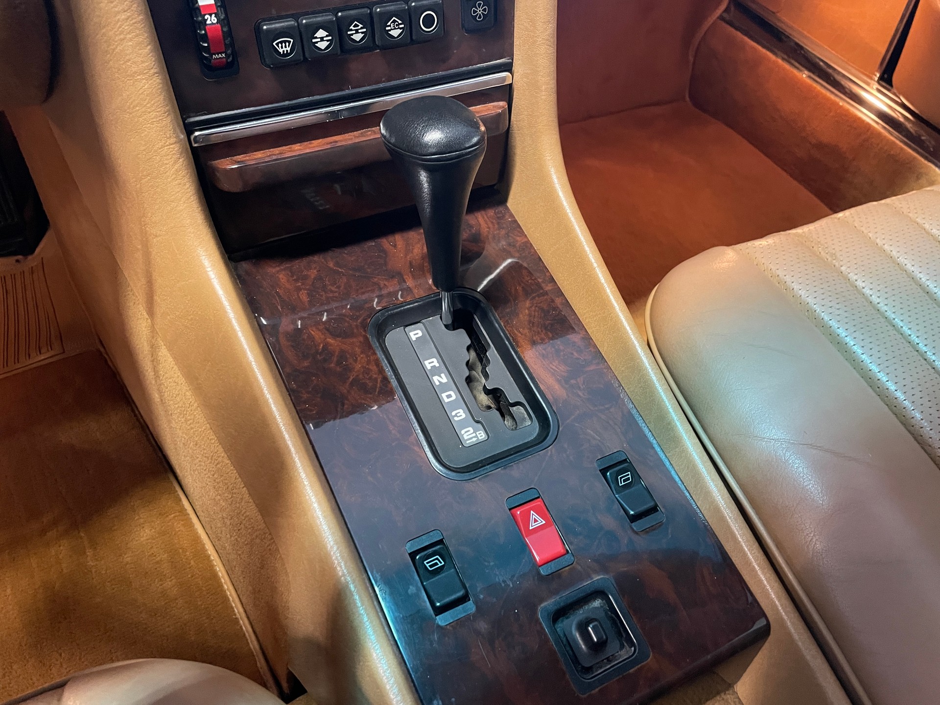 MERCEDES-BENZ SL 560-image-12