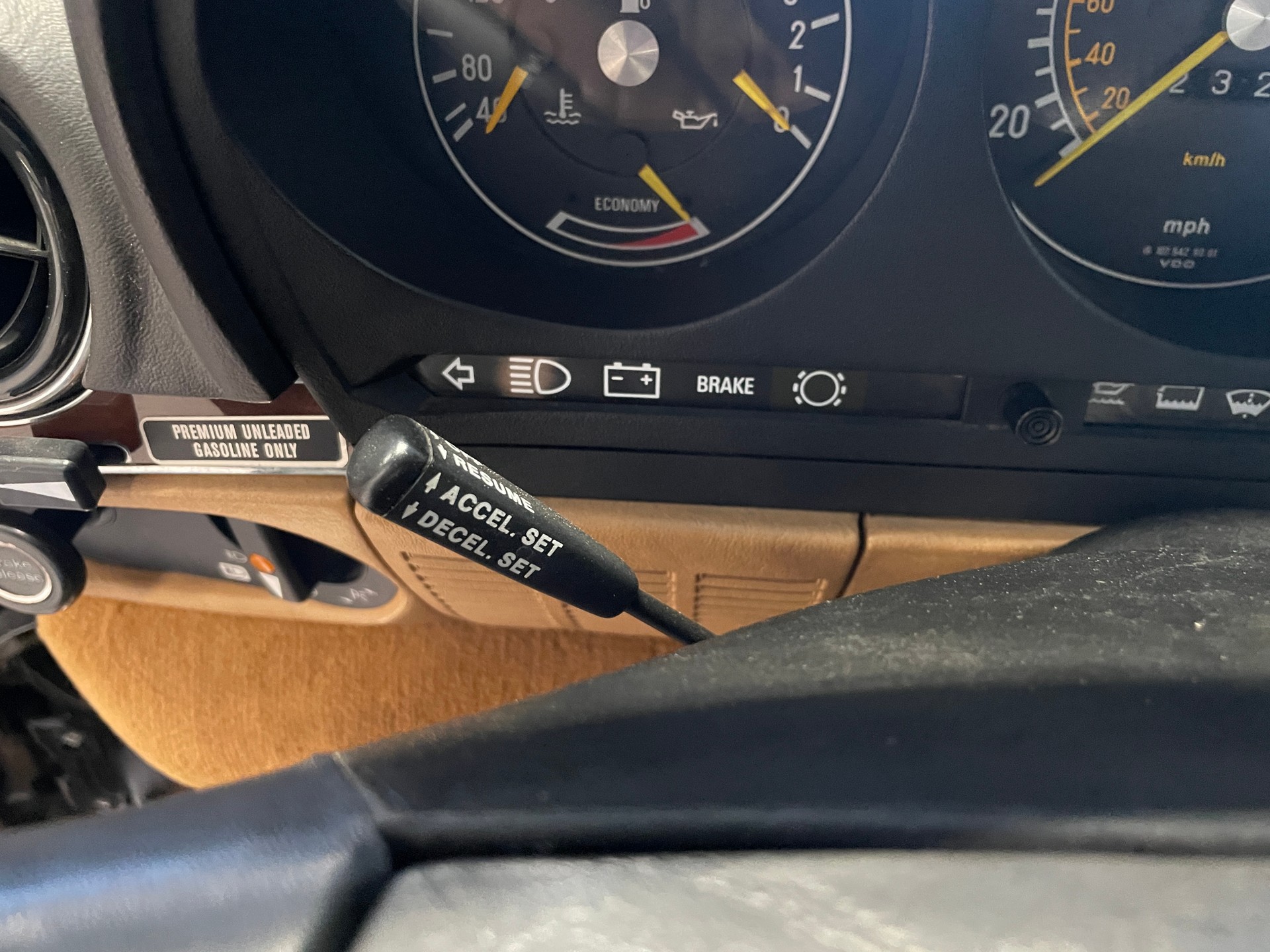 MERCEDES-BENZ SL 560-image-11