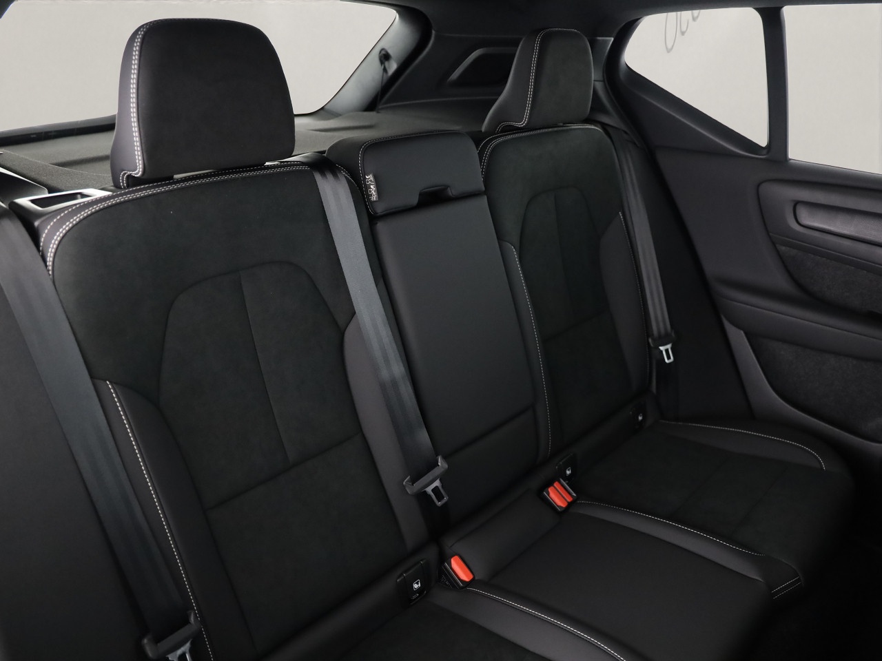 VOLVO EX40 Twin Performance Ultra AWD-image-5