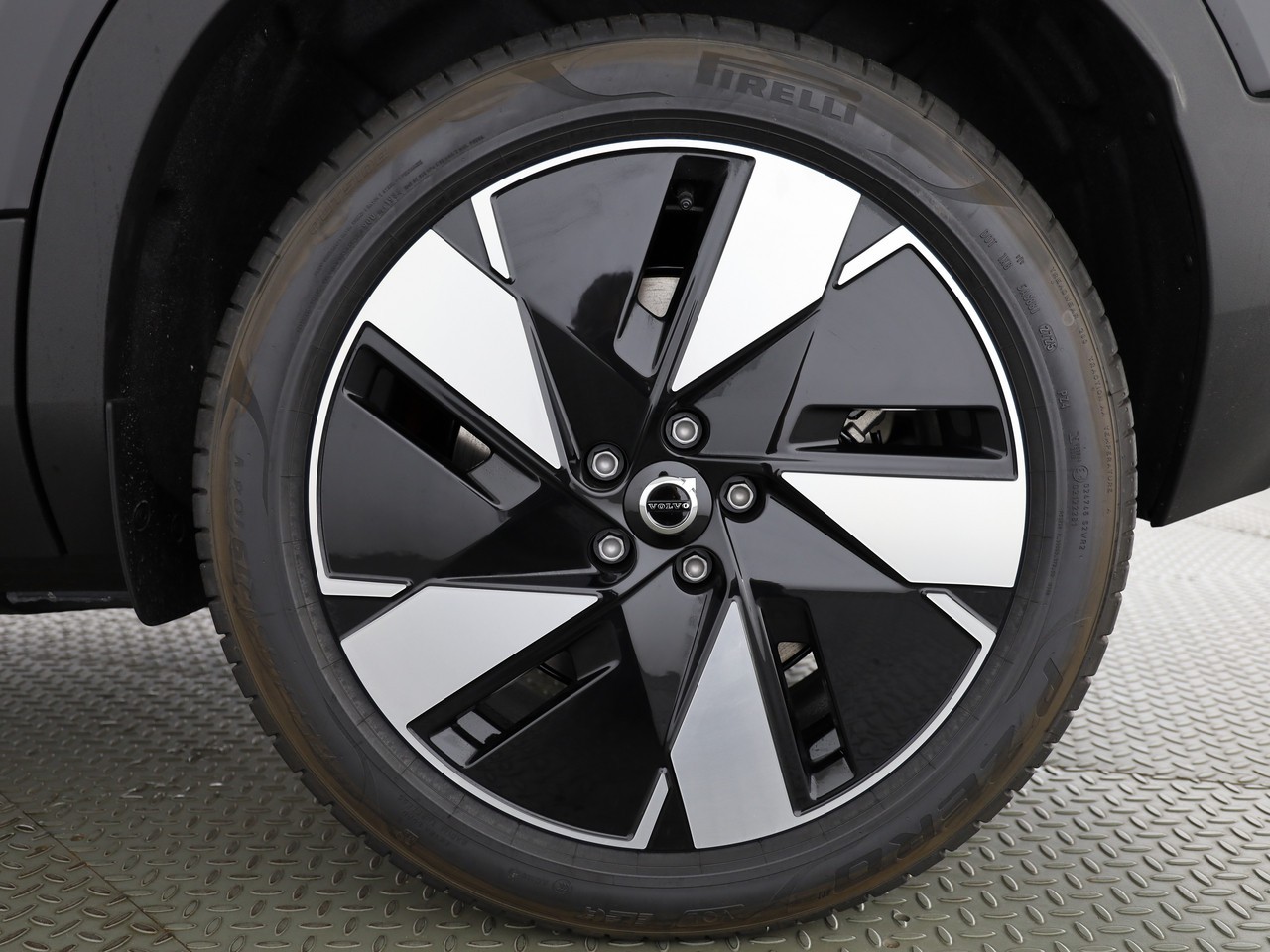 VOLVO EX40 Twin Performance Ultra AWD-image-3