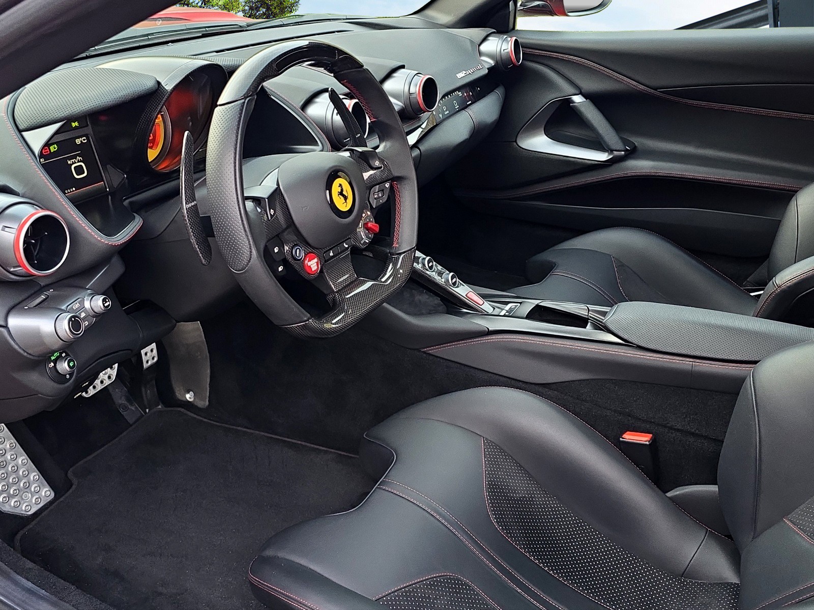 FERRARI 812 Superfast-image-6