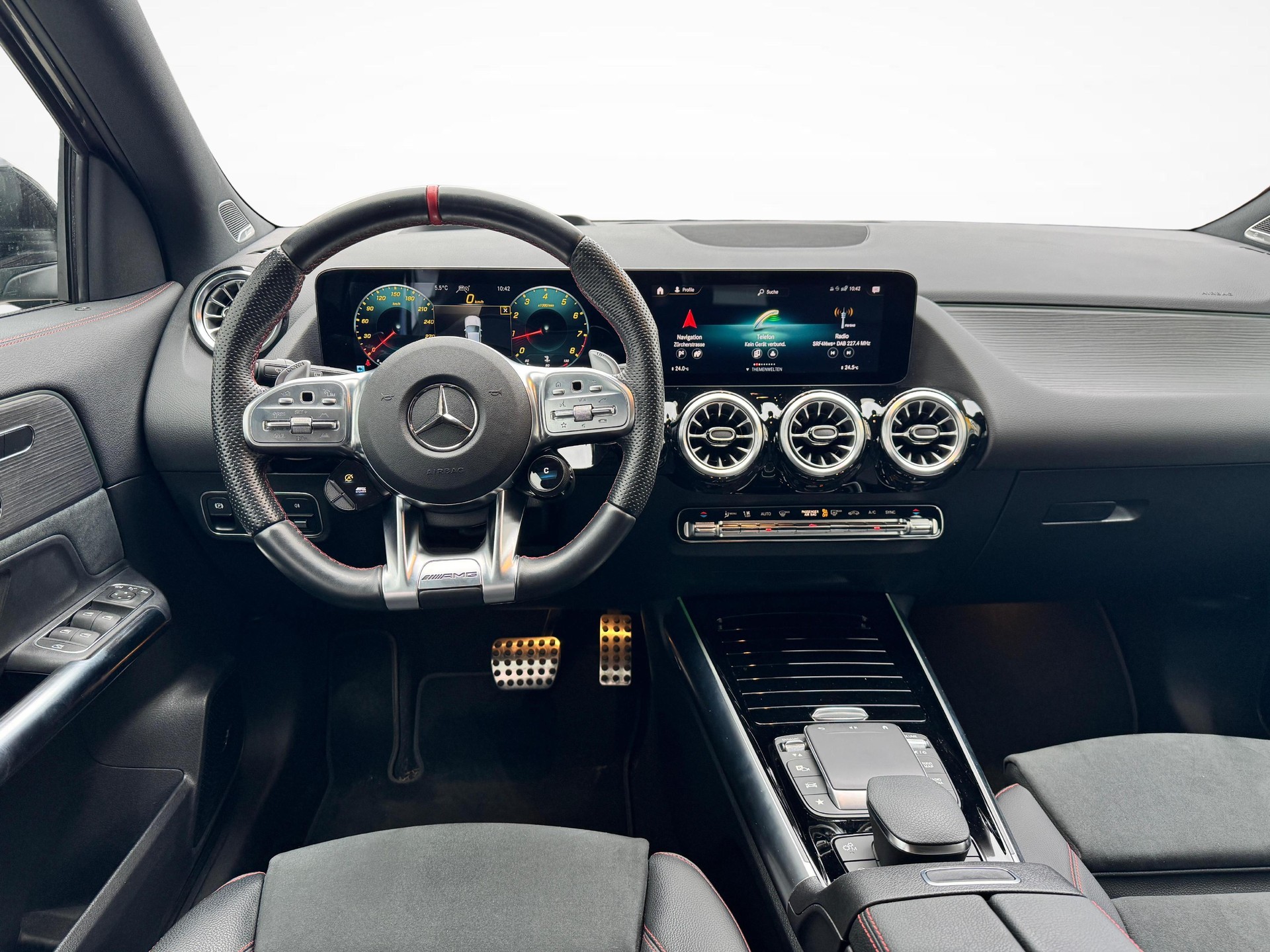 MERCEDES-BENZ GLA 45 S AMG 4matic+-image-8