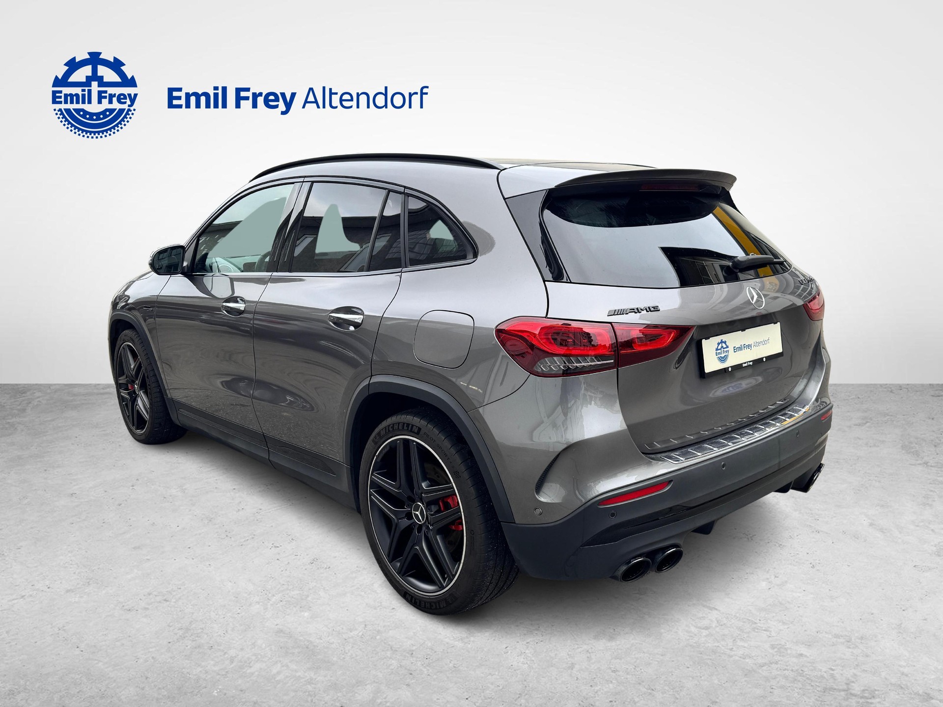 MERCEDES-BENZ GLA 45 S AMG 4matic+-showroom-element-2