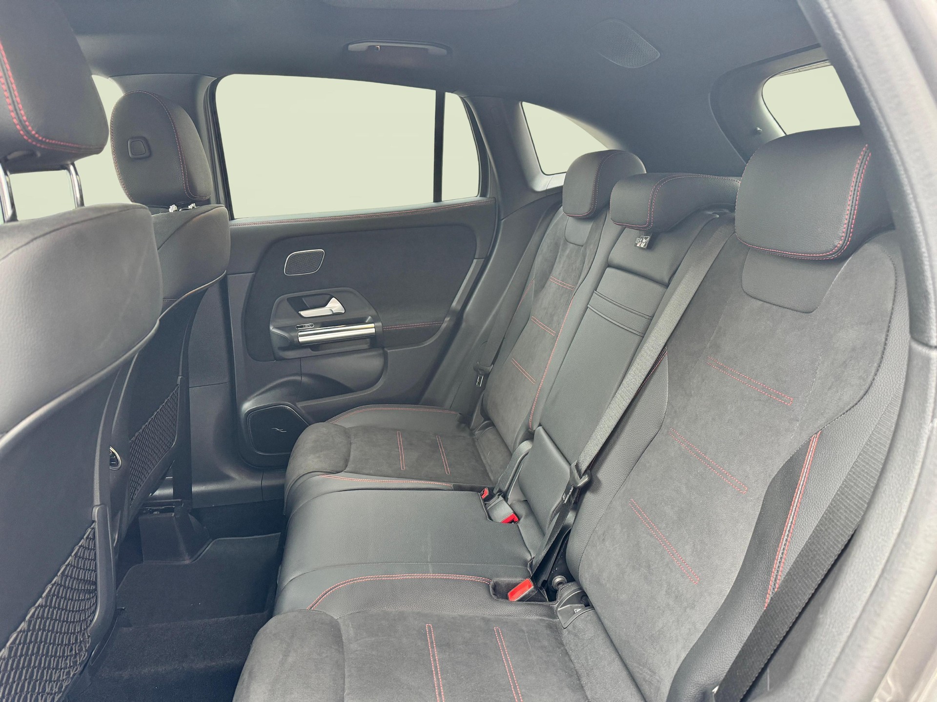 MERCEDES-BENZ GLA 45 S AMG 4matic+-image-10