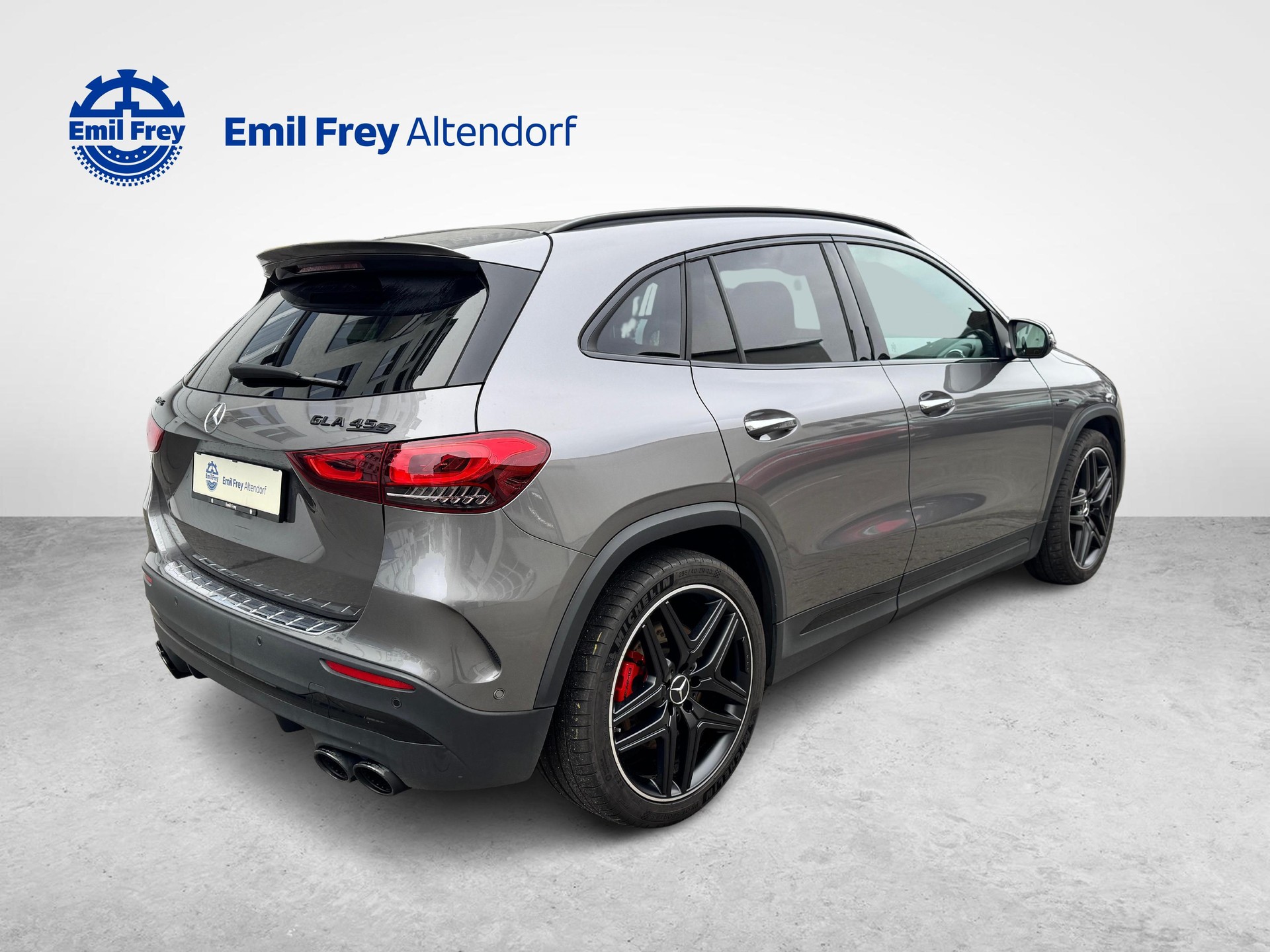 MERCEDES-BENZ GLA 45 S AMG 4matic+-image-4