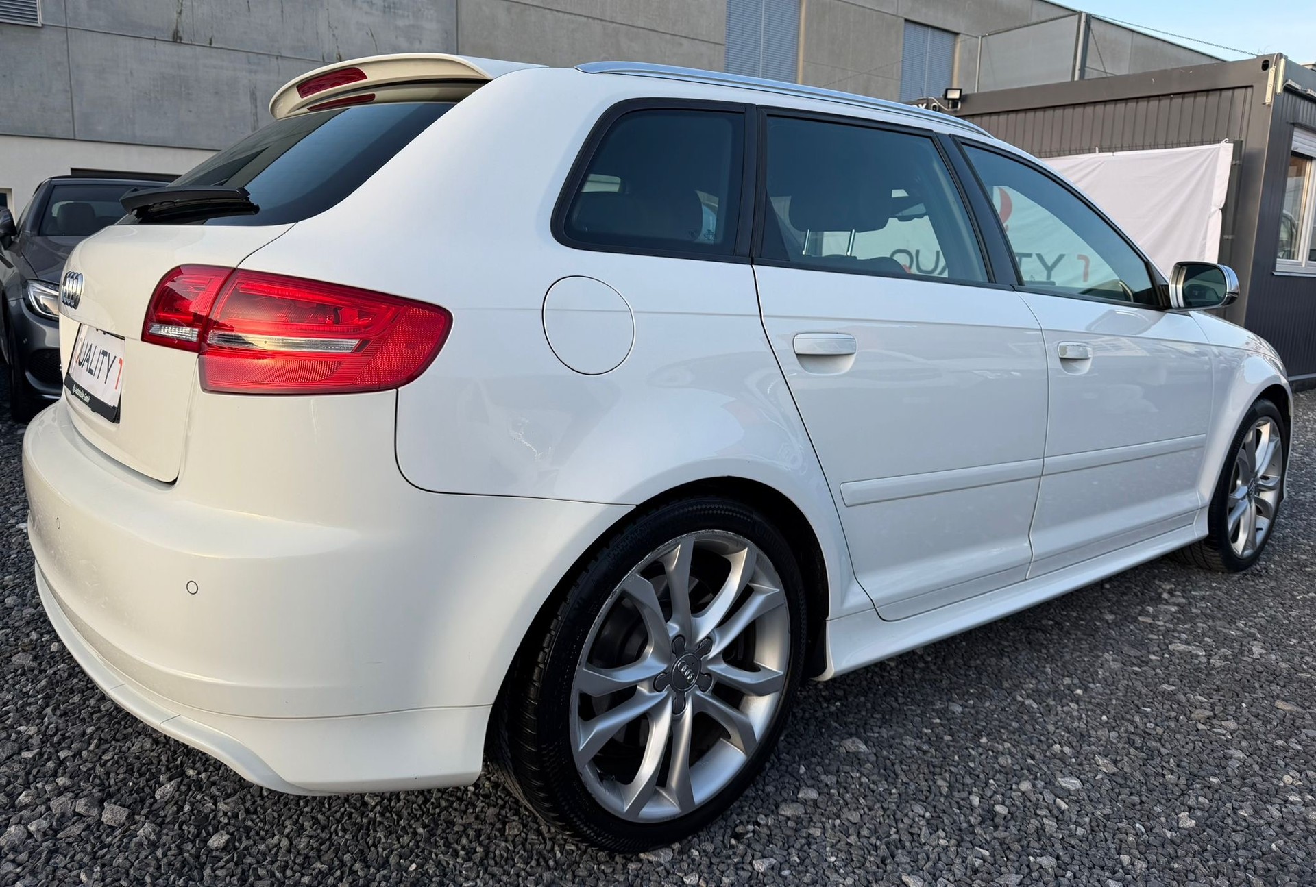 AUDI S3 Sportback 2.0 TFSI quattro S-tronic-image-2